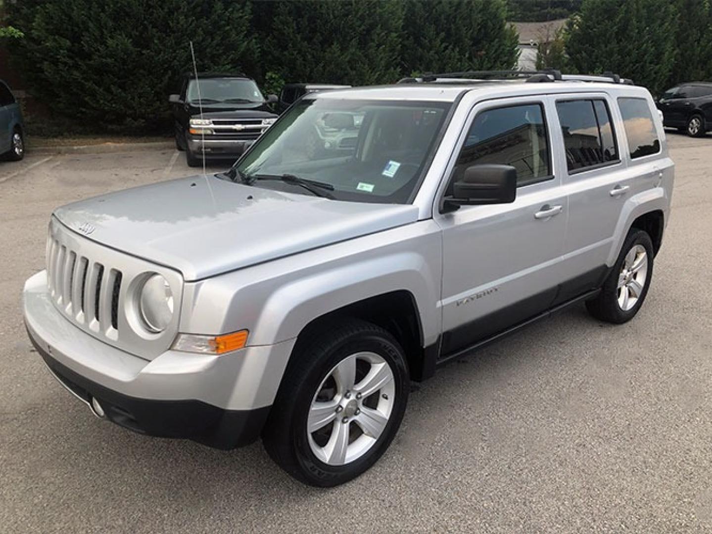 2012 Jeep Patriot Limited 4WD (1C4NJRCB5CD) with an 2.4L L4 DOHC 16V engine, located at 7710 Tara Blvd, Jonesboro, GA, 30236, (678) 450-1000, 33.544365, -84.367821 - Photo#2