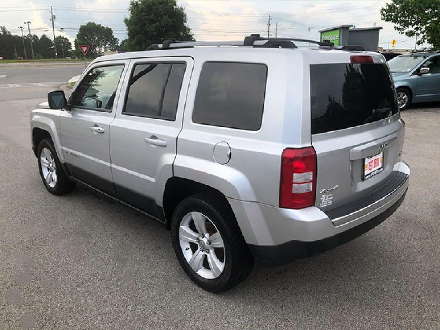 2012 Jeep Patriot Limited 4WD (1C4NJRCB5CD) with an 2.4L L4 DOHC 16V engine, located at 7710 Tara Blvd, Jonesboro, GA, 30236, (678) 450-1000, 33.544365, -84.367821 - Photo#4