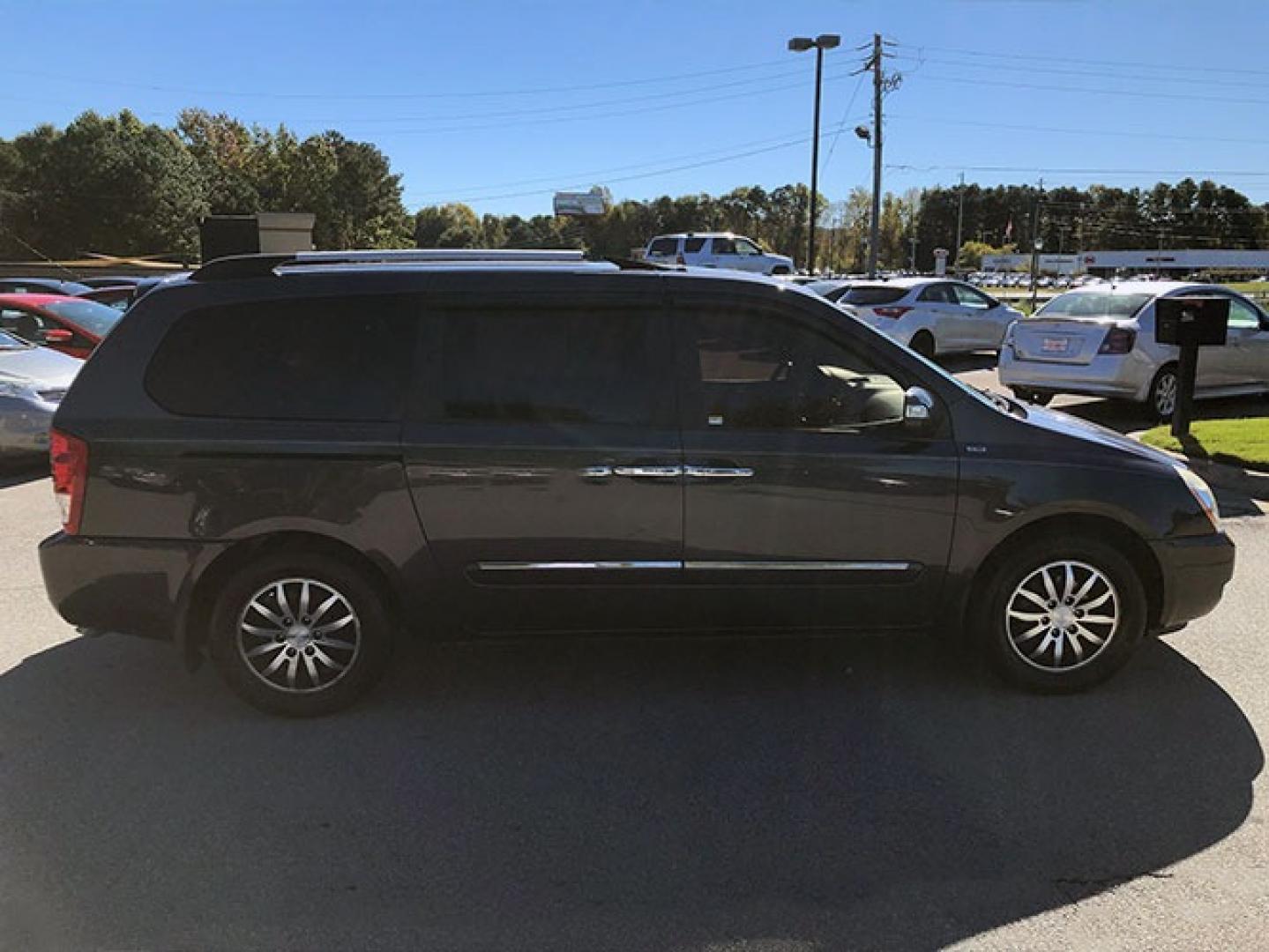 2012 Kia Sedona EX LWB (KNDMH4C72C6) with an 3.8L V6 DOHC 24V engine, 5-Speed Automatic transmission, located at 620 Jesse Jewell Pkwy, Gainesville, GA, 30501, (678) 450-1000, 34.305923, -83.809784 - Photo#9