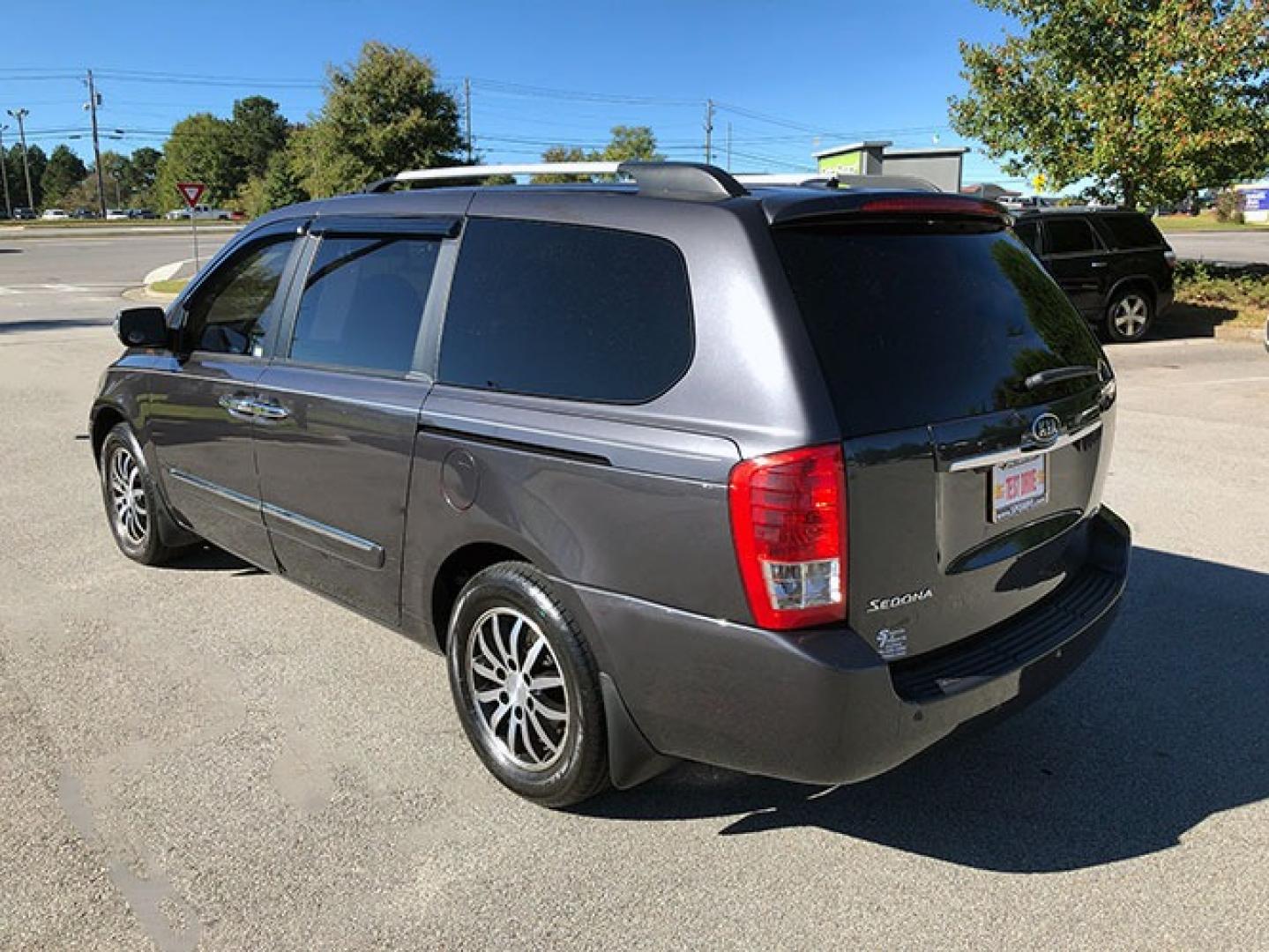 2012 Kia Sedona EX LWB (KNDMH4C72C6) with an 3.8L V6 DOHC 24V engine, 5-Speed Automatic transmission, located at 620 Jesse Jewell Pkwy, Gainesville, GA, 30501, (678) 450-1000, 34.305923, -83.809784 - Photo#5