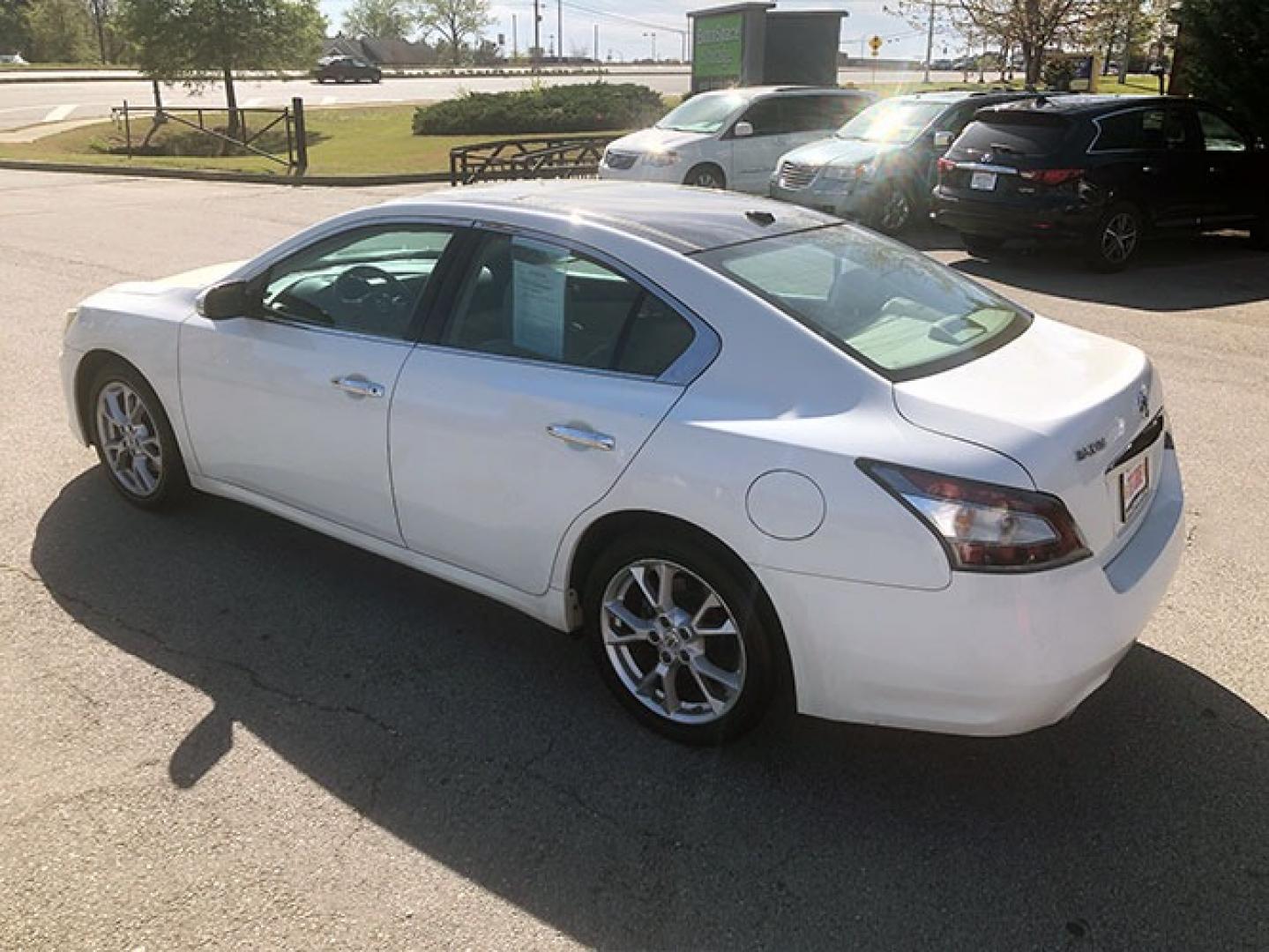 2012 Nissan Maxima SV (1N4AA5AP5CC) with an 3.5L V6 DOHC 24V engine, Continuously Variable Transmission transmission, located at 7710 Tara Blvd, Jonesboro, GA, 30236, (678) 450-1000, 33.544365, -84.367821 - Photo#4