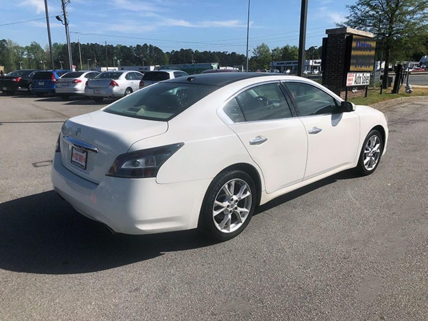 2012 Nissan Maxima SV (1N4AA5AP5CC) with an 3.5L V6 DOHC 24V engine, Continuously Variable Transmission transmission, located at 7710 Tara Blvd, Jonesboro, GA, 30236, (678) 450-1000, 33.544365, -84.367821 - Photo#6