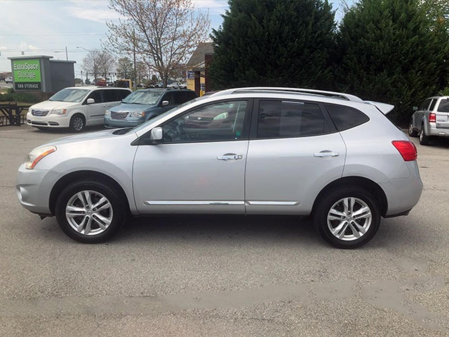 2012 Nissan Rogue S FWD Krom Edition (JN8AS5MT8CW) with an 2.5L L4 DOHC 16V engine, Continuously Variable Transmission transmission, located at 7710 Tara Blvd, Jonesboro, GA, 30236, (678) 450-1000, 33.544365, -84.367821 - Photo#3