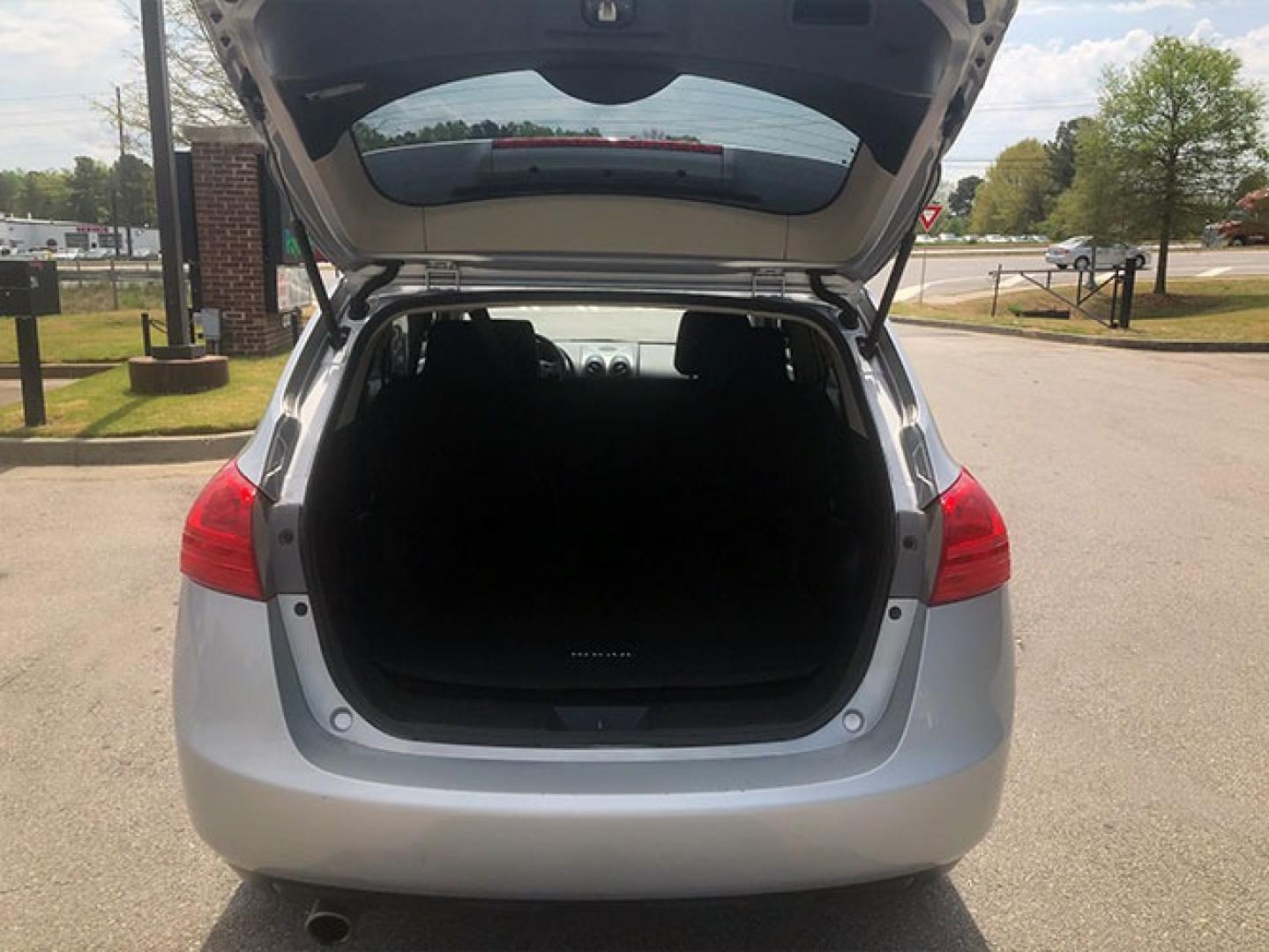 2012 Nissan Rogue S FWD Krom Edition (JN8AS5MT8CW) with an 2.5L L4 DOHC 16V engine, Continuously Variable Transmission transmission, located at 7710 Tara Blvd, Jonesboro, GA, 30236, (678) 450-1000, 33.544365, -84.367821 - Photo#6