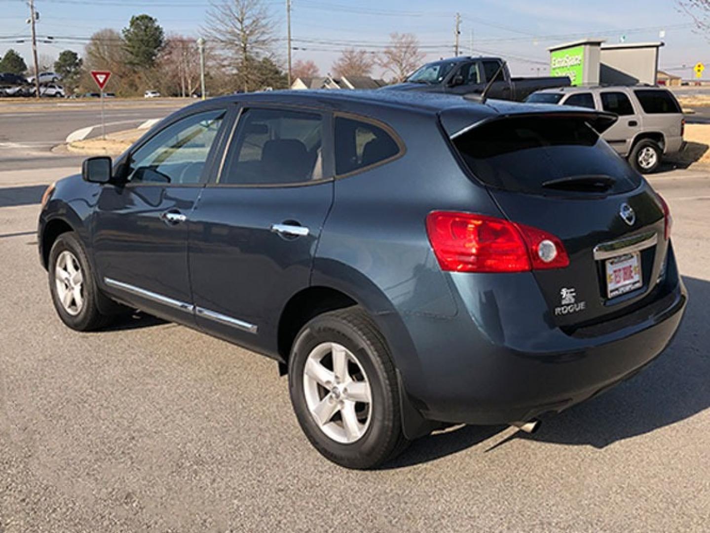 2012 Nissan Rogue S FWD Krom Edition (JN8AS5MT4CW) with an 2.5L L4 DOHC 16V engine, Cvt transmission, located at 7710 Tara Blvd, Jonesboro, GA, 30236, (678) 450-1000, 33.544365, -84.367821 - Photo#4