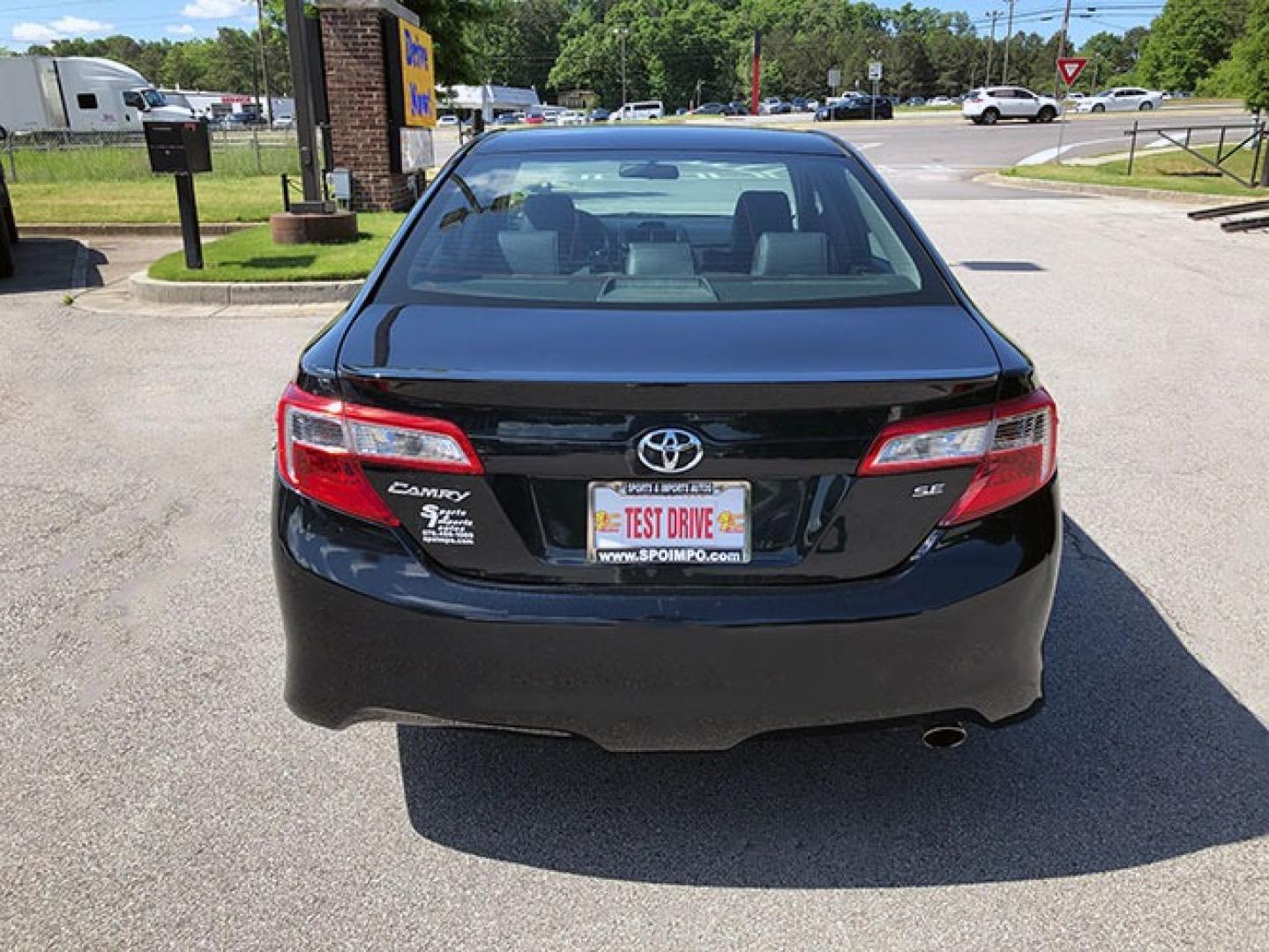 2012 Toyota Camry SE (4T1BF1FK8CU) with an 2.5L L4 DOHC 16V engine, 6-Speed Automatic transmission, located at 7710 Tara Blvd, Jonesboro, GA, 30236, (678) 450-1000, 33.544365, -84.367821 - Photo#3