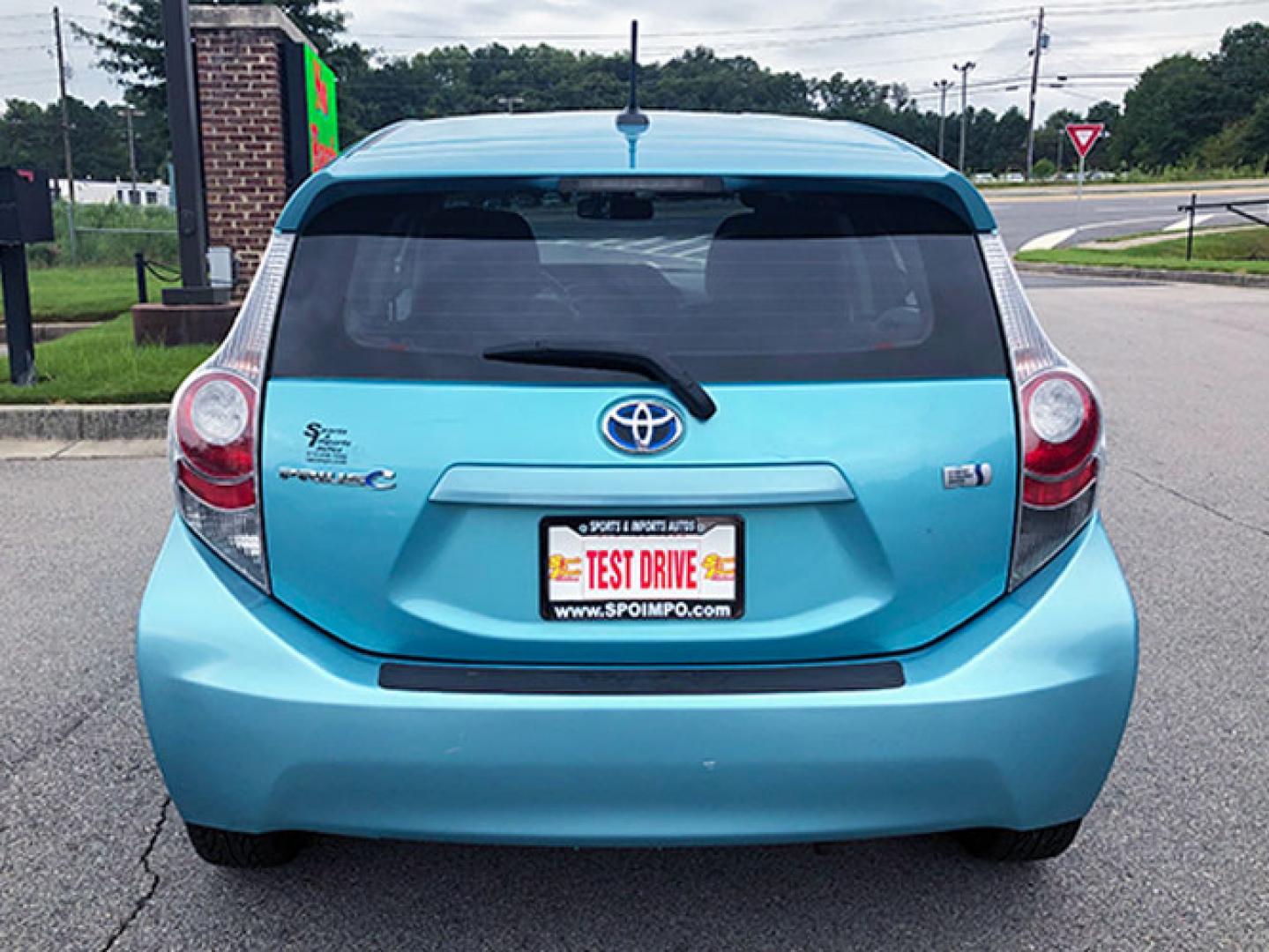 2012 Toyota Prius c One (JTDKDTB38C1) with an 1.5L L4 DOHC 16V HYBRID engine, Cvt transmission, located at 7710 Tara Blvd, Jonesboro, GA, 30236, (678) 450-1000, 33.544365, -84.367821 - Photo#5