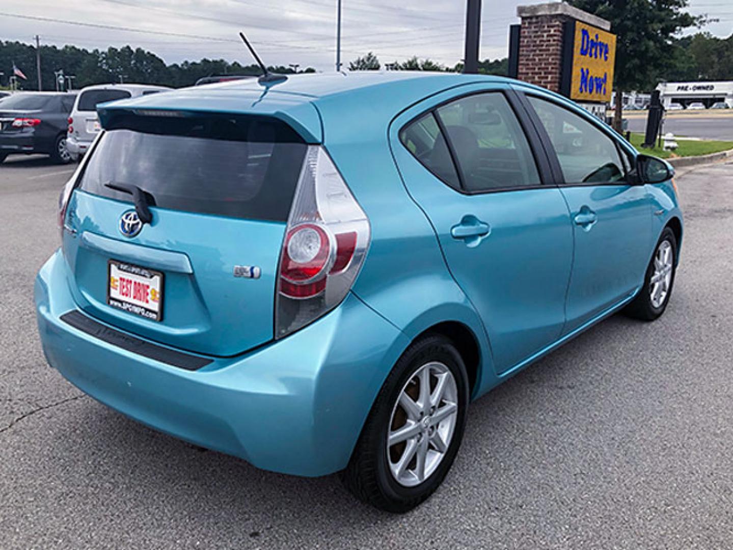 2012 Toyota Prius c One (JTDKDTB38C1) with an 1.5L L4 DOHC 16V HYBRID engine, Cvt transmission, located at 7710 Tara Blvd, Jonesboro, GA, 30236, (678) 450-1000, 33.544365, -84.367821 - Photo#6