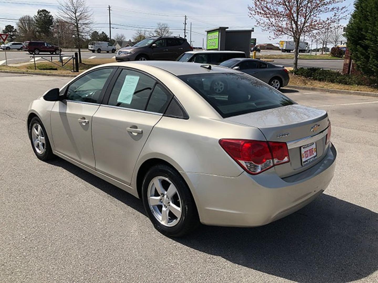 2013 Chevrolet Cruze 1LT Auto (1G1PC5SB5D7) with an 1.4L L4 DOHC 16V TURBO engine, 6-Speed Automatic transmission, located at 620 Jesse Jewell Pkwy, Gainesville, GA, 30501, (678) 450-1000, 34.305923, -83.809784 - Photo#4