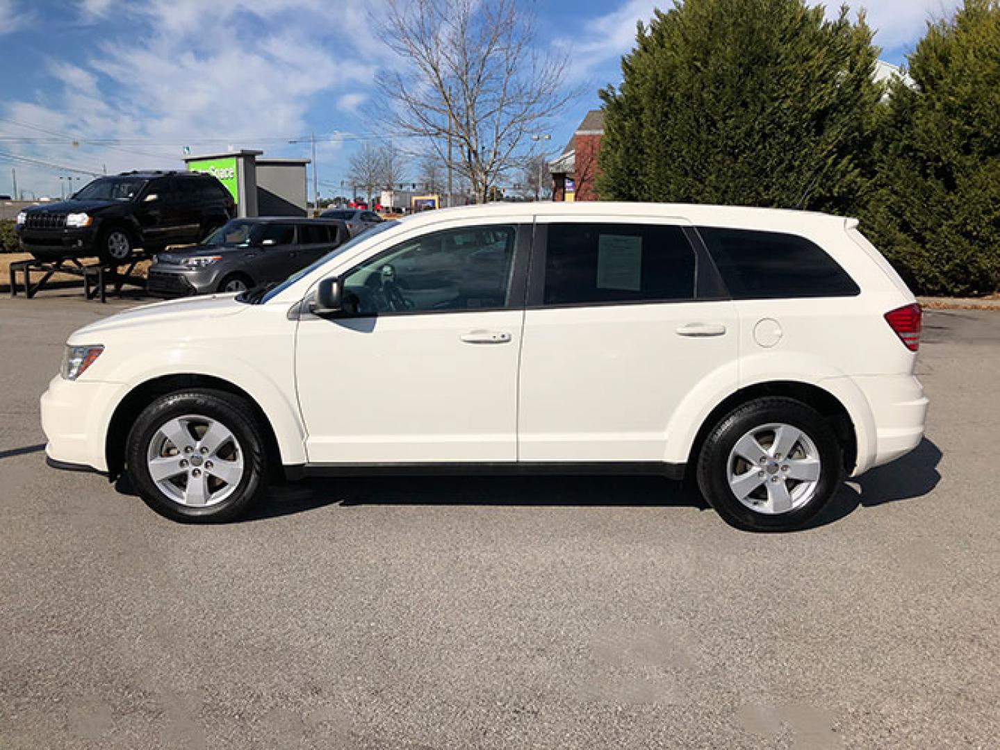 2013 Dodge Journey SE (3C4PDCAB0DT) with an 2.4L L4 DOHC 16V engine, 4-Speed Automatic transmission, located at 620 Jesse Jewell Pkwy, Gainesville, GA, 30501, (678) 450-1000, 34.305923, -83.809784 - Photo#3