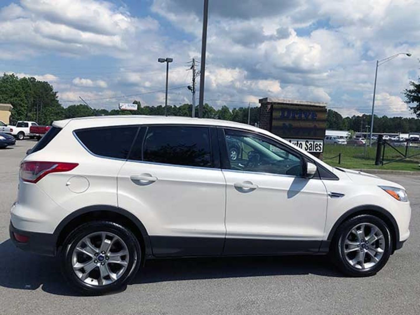 2013 Ford Escape SEL 4WD (1FMCU9H95DU) with an 2.0L L4 DOHC 16V engine, 6-Speed Automatic transmission, located at 7710 Tara Blvd, Jonesboro, GA, 30236, (678) 450-1000, 33.544365, -84.367821 - Photo#4