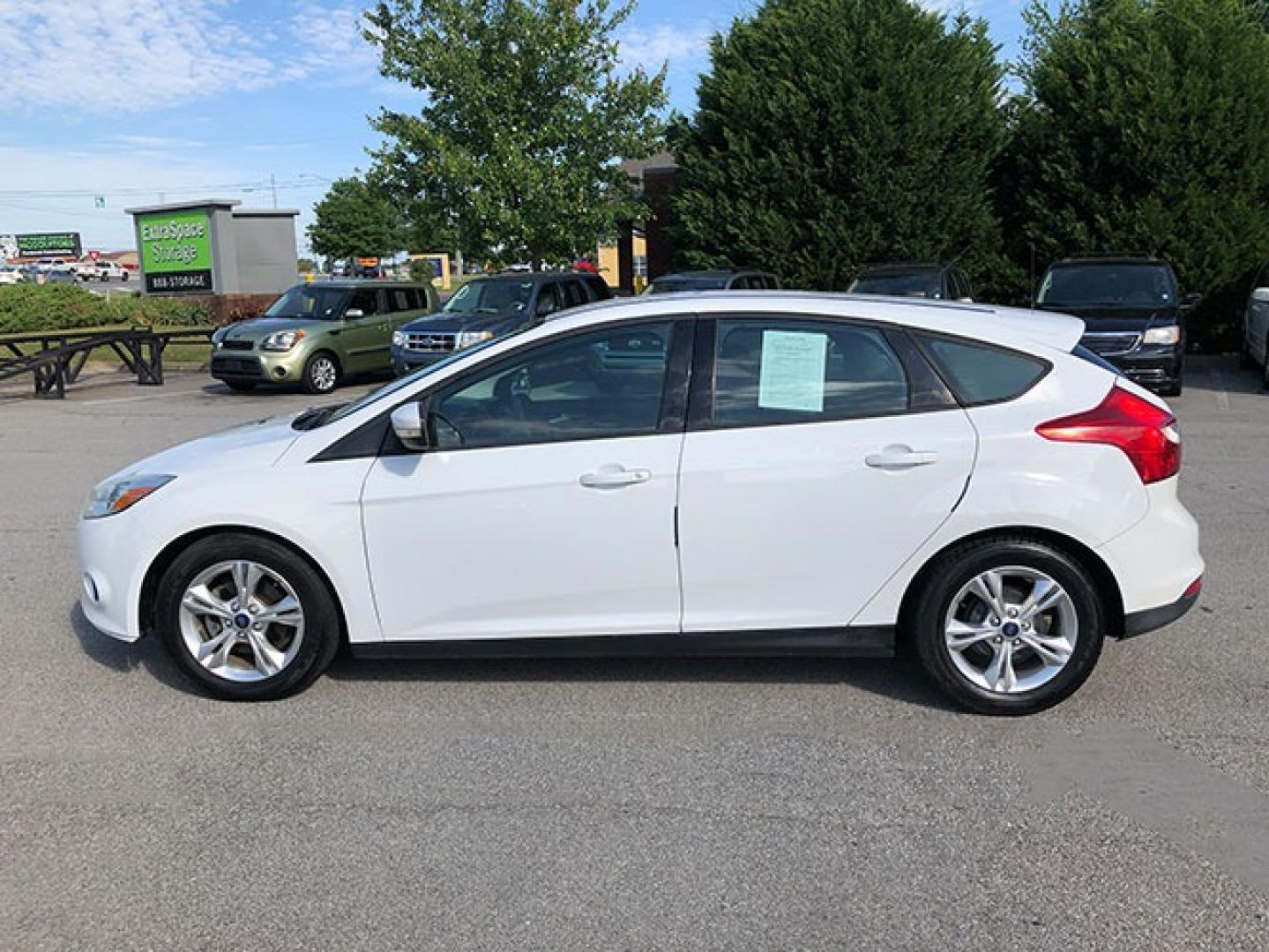 2013 Ford Focus SE Hatch (1FADP3K27DL) with an 2.0L L4 DOHC 16V engine, located at 7710 Tara Blvd, Jonesboro, GA, 30236, (678) 450-1000, 33.544365, -84.367821 - Photo#1