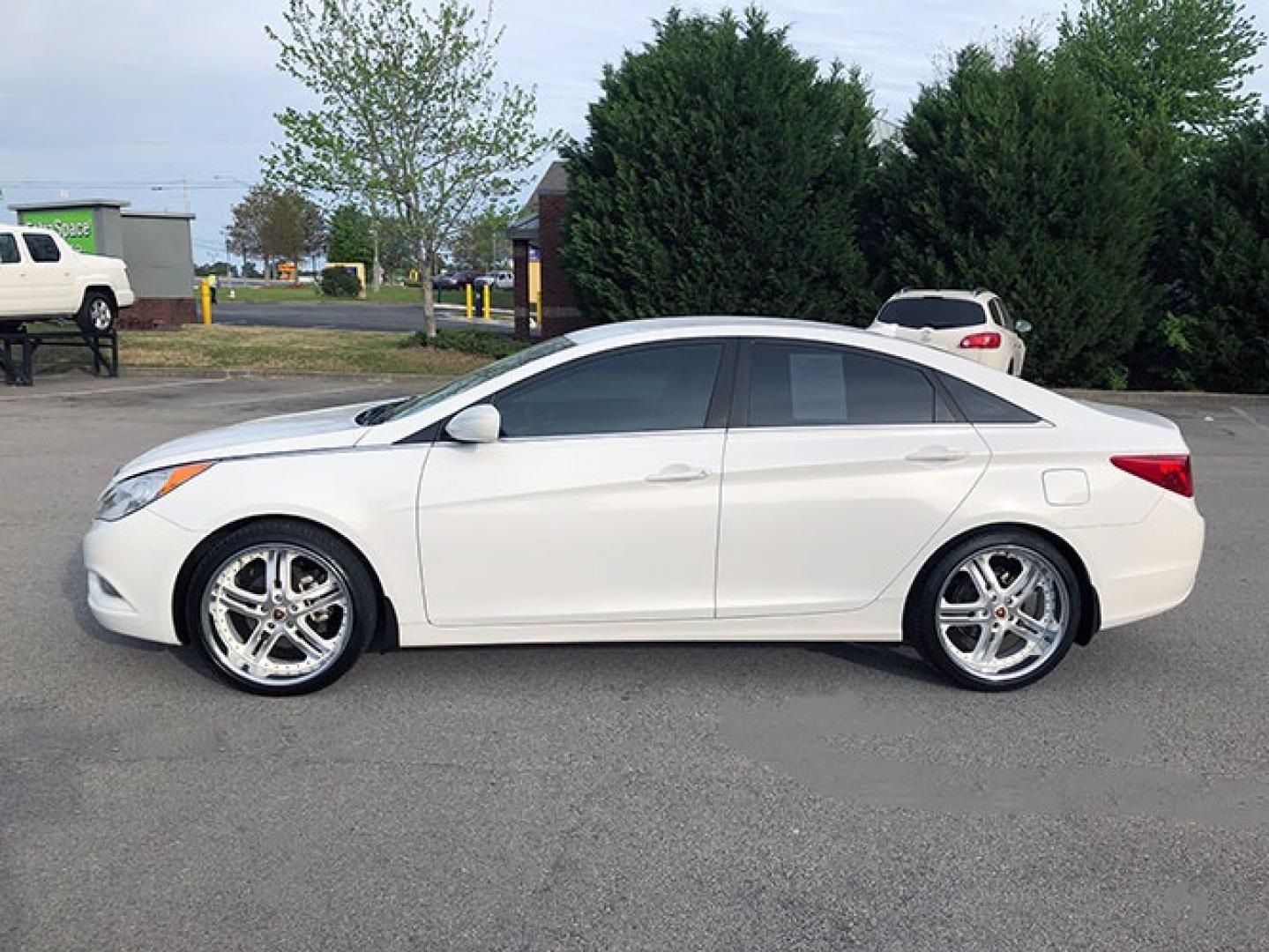 2013 Hyundai Sonata GLS (5NPEB4AC0DH) with an 2.4L L4 DOHC 16V engine, 6-Speed Automatic transmission, located at 7710 Tara Blvd, Jonesboro, GA, 30236, (678) 450-1000, 33.544365, -84.367821 - Photo#3