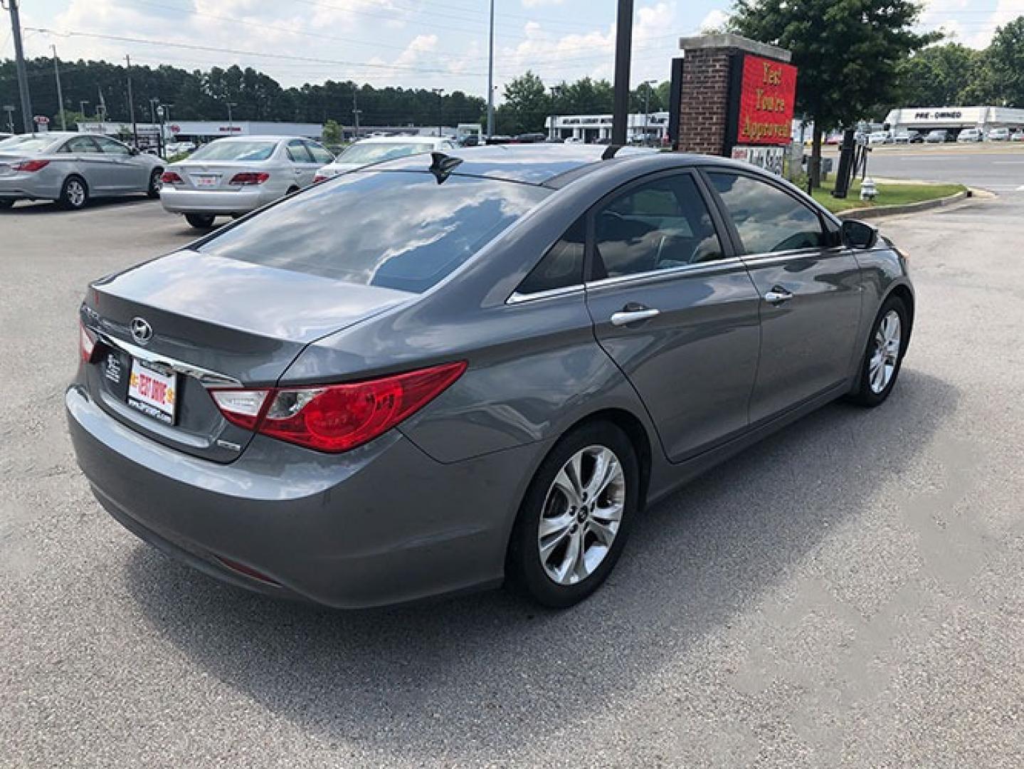 2013 Hyundai Sonata Limited Auto (5NPEC4AC4DH) with an 2.4L L4 DOHC 16V engine, 6-Speed Automatic transmission, located at 7710 Tara Blvd, Jonesboro, GA, 30236, (678) 450-1000, 33.544365, -84.367821 - Photo#6