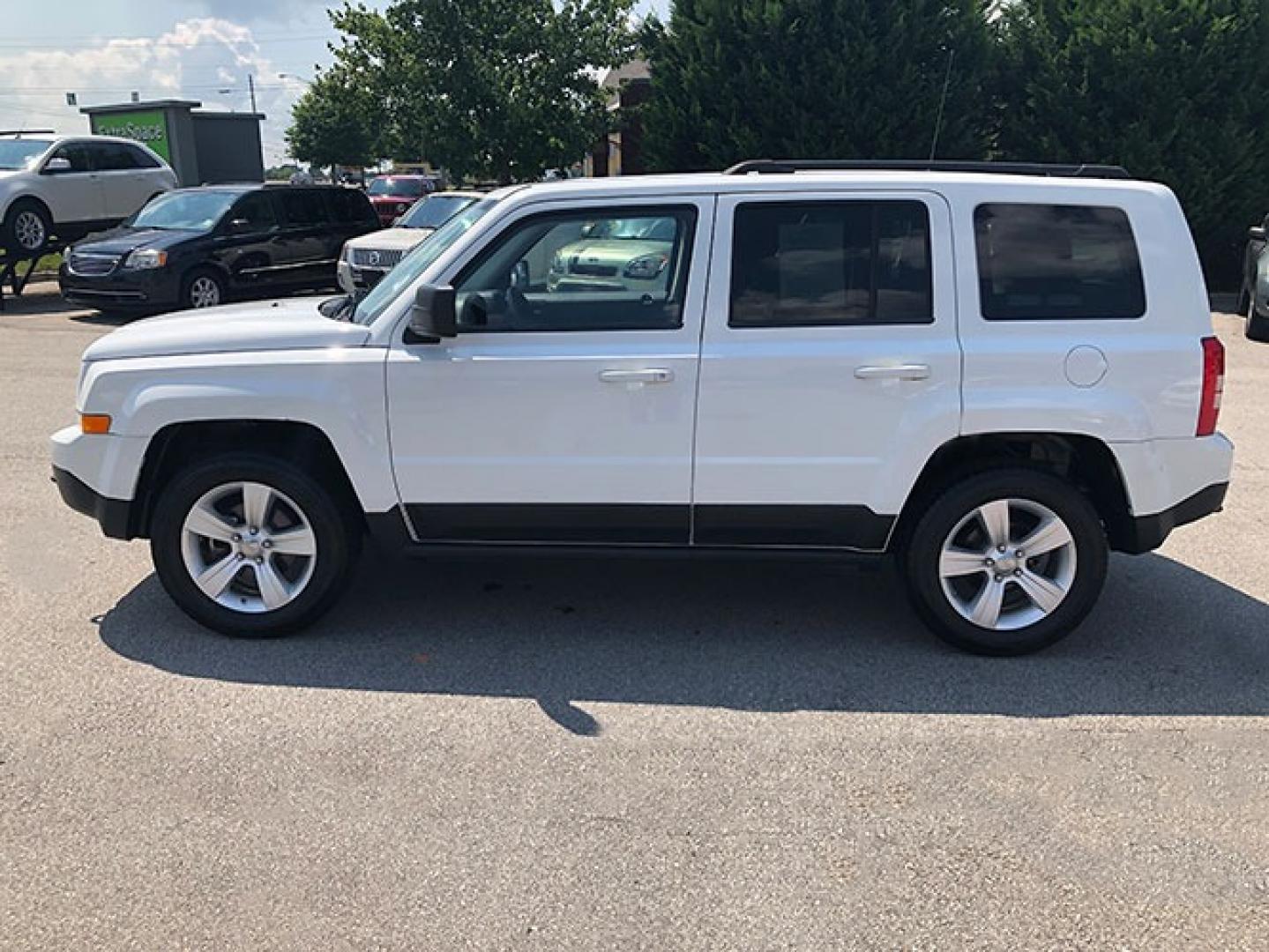 2013 Jeep Patriot Sport 4WD (1C4NJRBB5DD) with an 2.4L L4 DOHC 16V engine, located at 7710 Tara Blvd, Jonesboro, GA, 30236, (678) 450-1000, 33.544365, -84.367821 - Photo#3