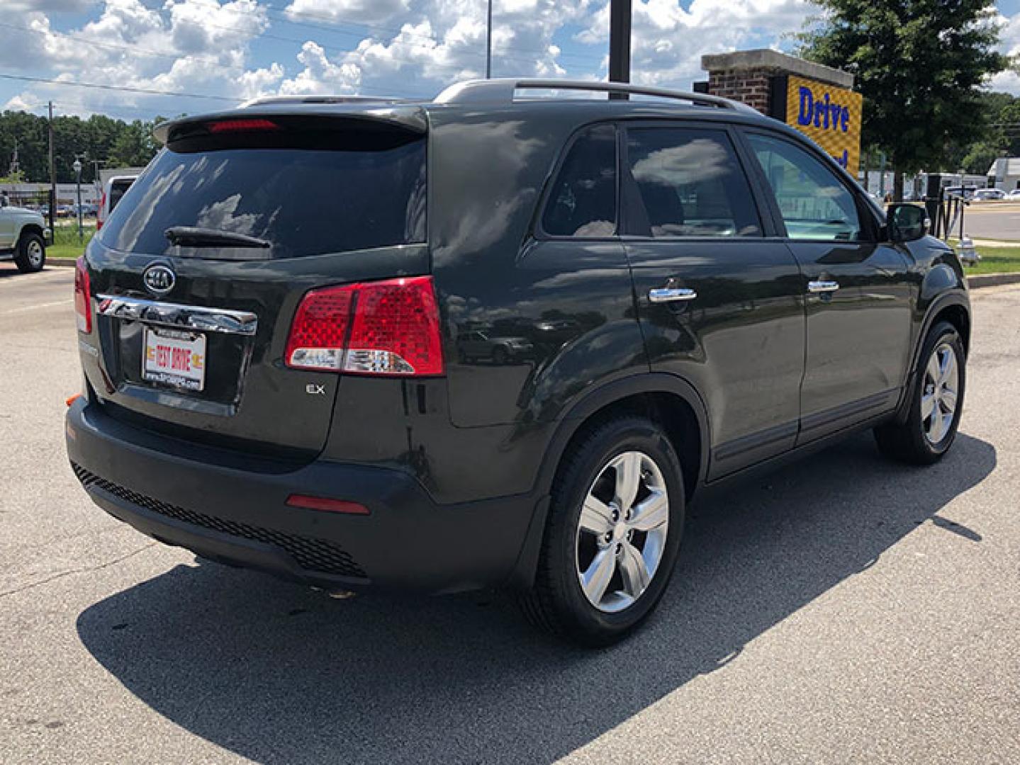 2013 Kia Sorento EX 2WD (5XYKU4A65DG) with an 2.4L L4 DOHC 16V engine, 6-Speed Automatic transmission, located at 620 Jesse Jewell Pkwy, Gainesville, GA, 30501, (678) 450-1000, 34.305923, -83.809784 - Photo#8