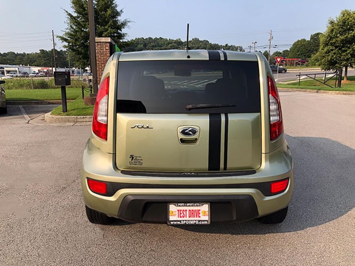 2013 Kia Soul ! (KNDJT2A69D7) with an 2.0L L4 DOHC 16V engine, located at 7710 Tara Blvd, Jonesboro, GA, 30236, (678) 450-1000, 33.544365, -84.367821 - Photo#5