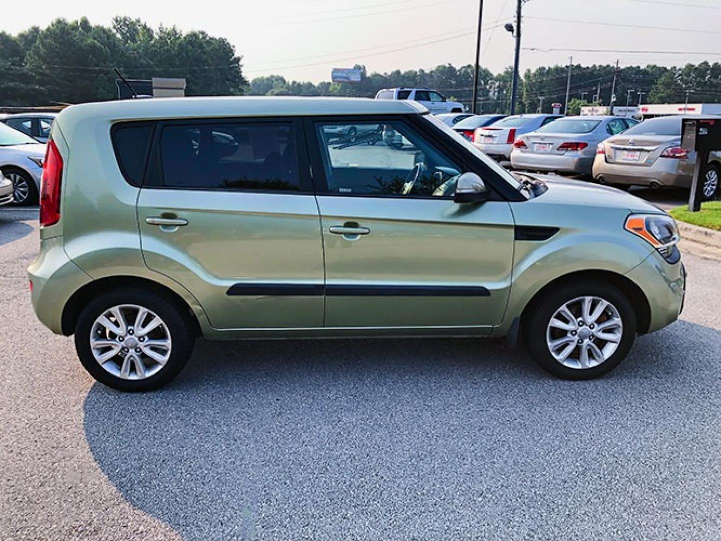 2013 Kia Soul ! (KNDJT2A69D7) with an 2.0L L4 DOHC 16V engine, located at 7710 Tara Blvd, Jonesboro, GA, 30236, (678) 450-1000, 33.544365, -84.367821 - Photo#8