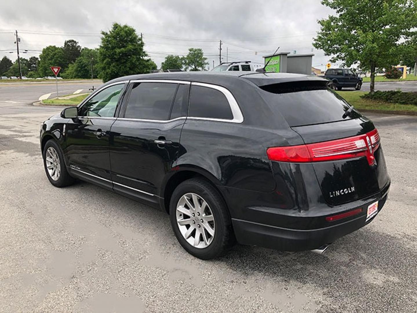 2013 Lincoln MKT Livery FWD (2LMGJ5M95DB) with an 2.0L L4 DOHC 16V engine, 6-Speed Automatic transmission, located at 7710 Tara Blvd, Jonesboro, GA, 30236, (678) 450-1000, 33.544365, -84.367821 - Photo#2