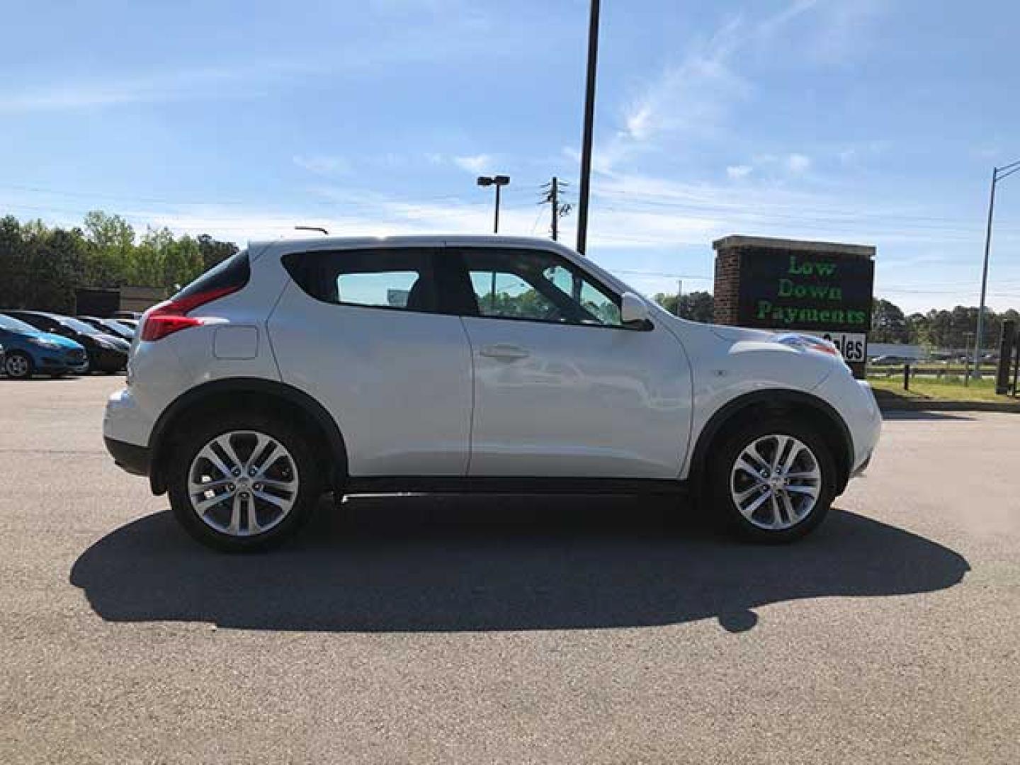 2013 Nissan Juke S FWD (JN8AF5MR1DT) with an 1.6L L4 DOHC 16V engine, Cvt transmission, located at 7710 Tara Blvd, Jonesboro, GA, 30236, (678) 450-1000, 33.544365, -84.367821 - At Sports and Imports we'll get you approved for an auto loan right here, whatever your credit! Our buy here, pay here financing means you only need a driver's license and proof of income. Call us at 678-450-1000 for more information and get you driving today! LOW DOWN PAYMENT ($799) We match yo - Photo#5