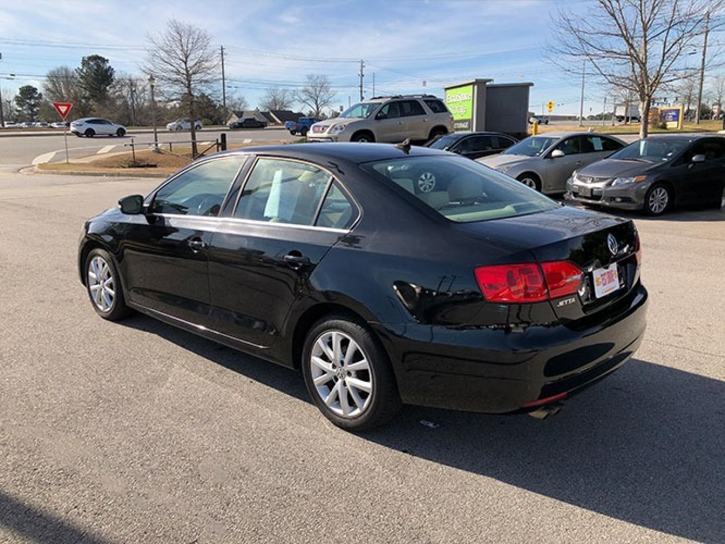 2013 Volkswagen Jetta SE (3VWDP7AJ8DM) with an 2.5L L5 DOHC 20V engine, located at 7710 Tara Blvd, Jonesboro, GA, 30236, (678) 450-1000, 33.544365, -84.367821 - Photo#4