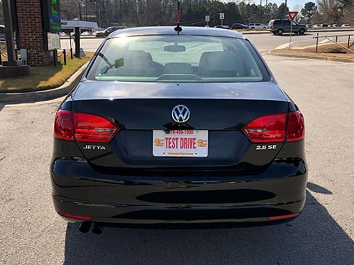 2013 Volkswagen Jetta SE (3VWDP7AJ8DM) with an 2.5L L5 DOHC 20V engine, located at 7710 Tara Blvd, Jonesboro, GA, 30236, (678) 450-1000, 33.544365, -84.367821 - Photo#5