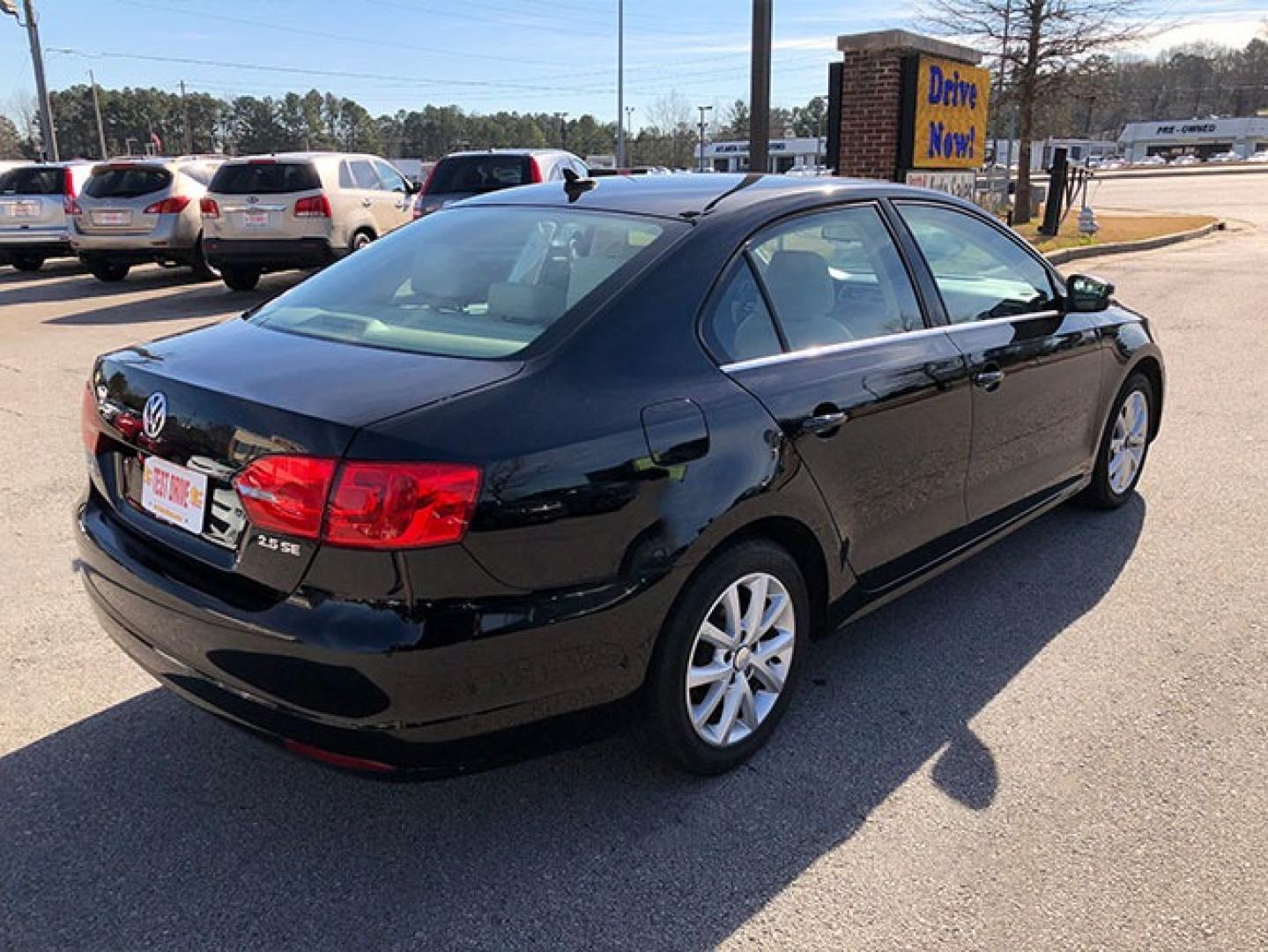 2013 Volkswagen Jetta SE (3VWDP7AJ8DM) with an 2.5L L5 DOHC 20V engine, located at 7710 Tara Blvd, Jonesboro, GA, 30236, (678) 450-1000, 33.544365, -84.367821 - Photo#6