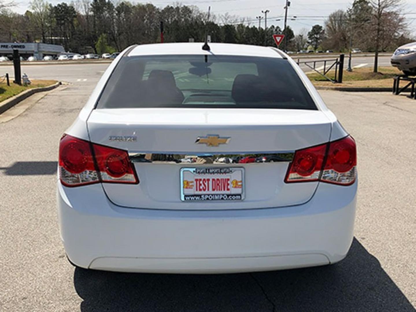 2014 Chevrolet Cruze LS Auto (1G1PA5SH8E7) with an 1.8L L4 DOHC 16V FFV engine, 6-Speed Automatic transmission, located at 620 Jesse Jewell Pkwy, Gainesville, GA, 30501, (678) 450-1000, 34.305923, -83.809784 - Photo#5