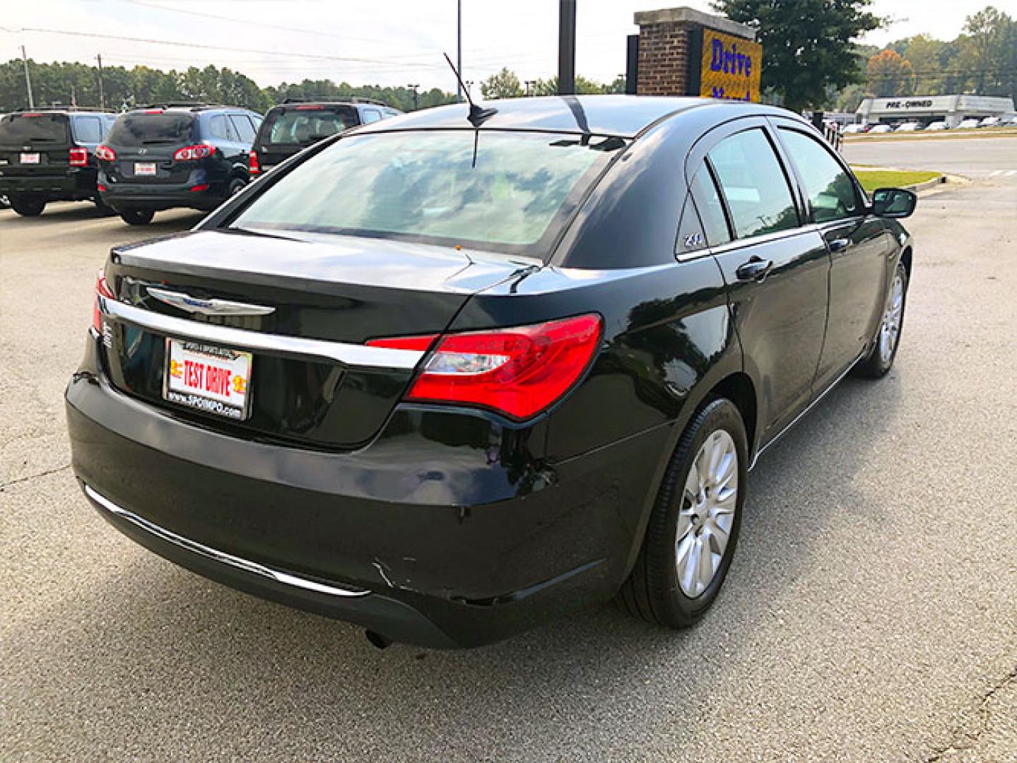 2014 Chrysler 200 LX (1C3CCBAB4EN) with an 2.4L L4 DOHC 16V engine, 6-Speed Automatic transmission, located at 620 Jesse Jewell Pkwy, Gainesville, GA, 30501, (678) 450-1000, 34.305923, -83.809784 - Photo#6