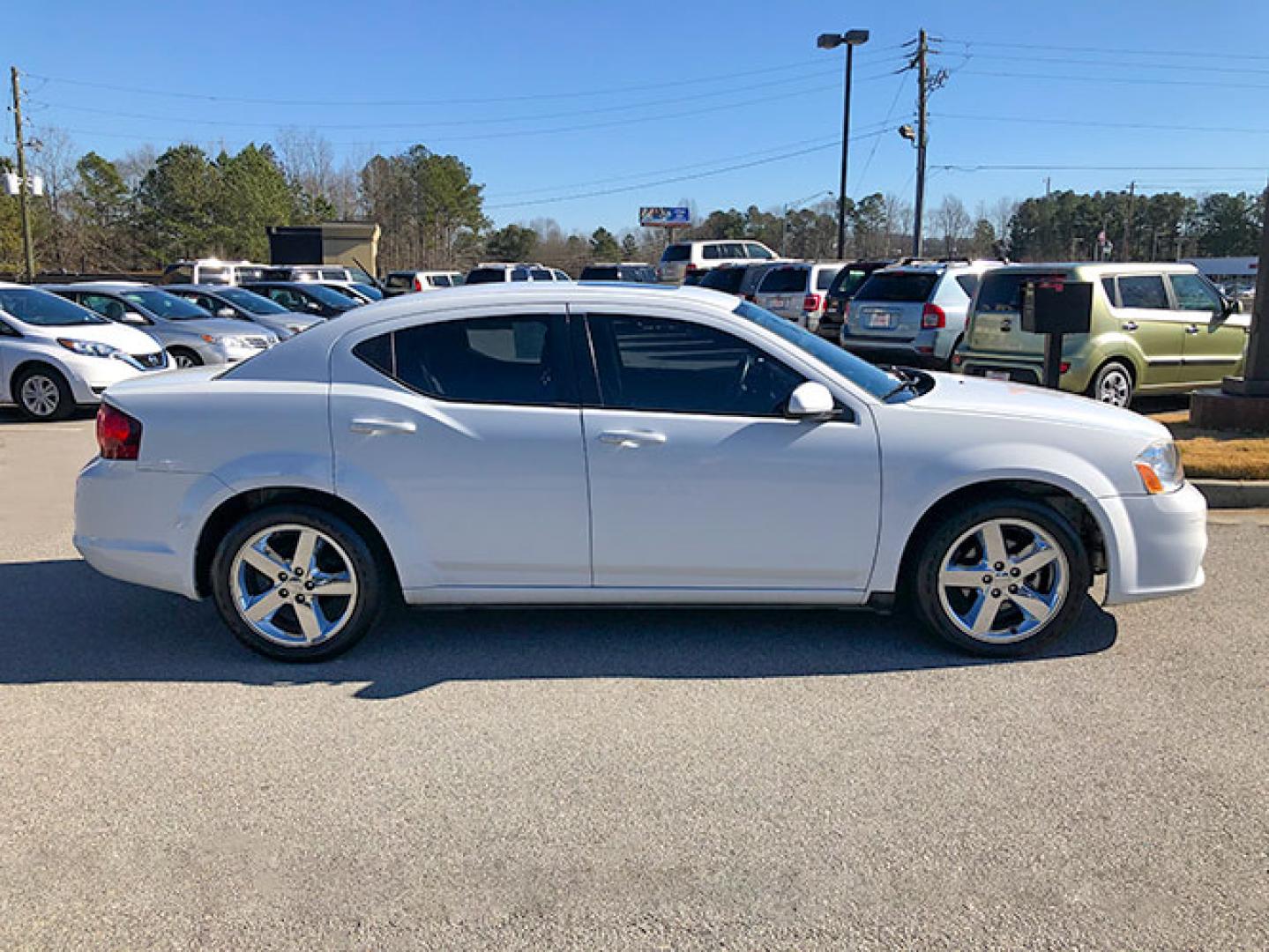 2014 Dodge Avenger SXT (1C3CDZCB1EN) with an 2.4L L4 DOHC 16V engine, 6-Speed Automatic transmission, located at 620 Jesse Jewell Pkwy, Gainesville, GA, 30501, (678) 450-1000, 34.305923, -83.809784 - Photo#6