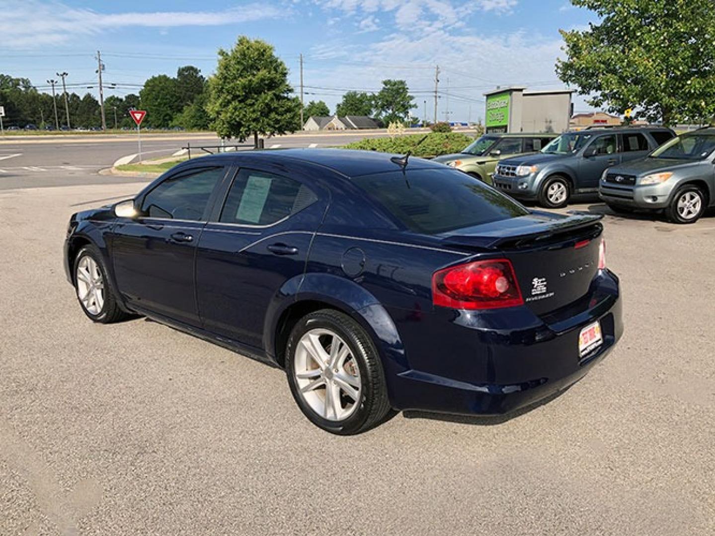 2014 Dodge Avenger SE (1C3CDZAB2EN) with an 2.4L L4 DOHC 16V engine, 4-Speed Automatic transmission, located at 7710 Tara Blvd, Jonesboro, GA, 30236, (678) 450-1000, 33.544365, -84.367821 - Photo#4