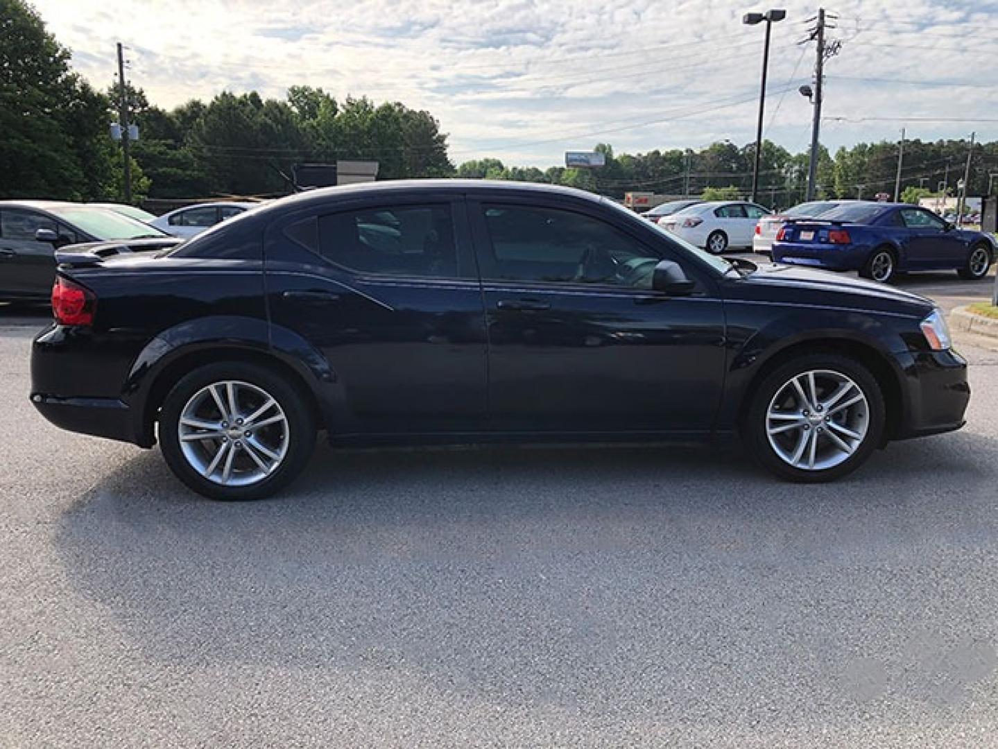 2014 Dodge Avenger SE (1C3CDZAB2EN) with an 2.4L L4 DOHC 16V engine, 4-Speed Automatic transmission, located at 7710 Tara Blvd, Jonesboro, GA, 30236, (678) 450-1000, 33.544365, -84.367821 - Photo#8