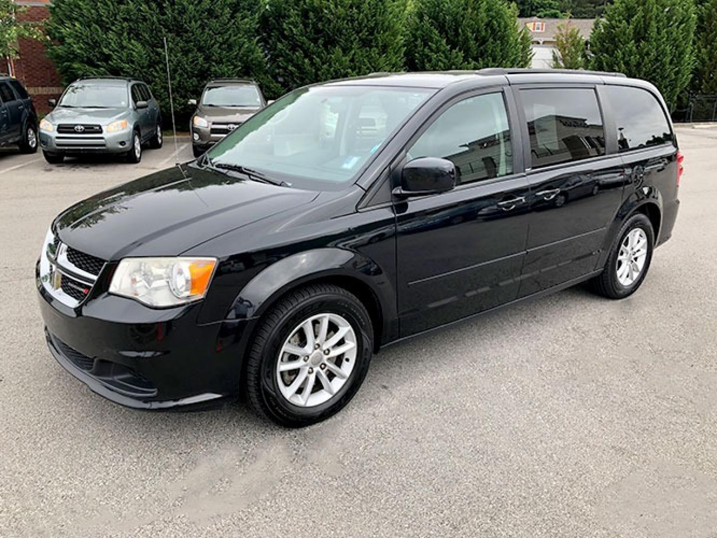 2014 Dodge Grand Caravan SXT (2C4RDGCG9ER) with an 3.6L V6 DOHC 24V engine, 6-Speed Automatic transmission, located at 7710 Tara Blvd, Jonesboro, GA, 30236, (678) 450-1000, 33.544365, -84.367821 - Photo#2