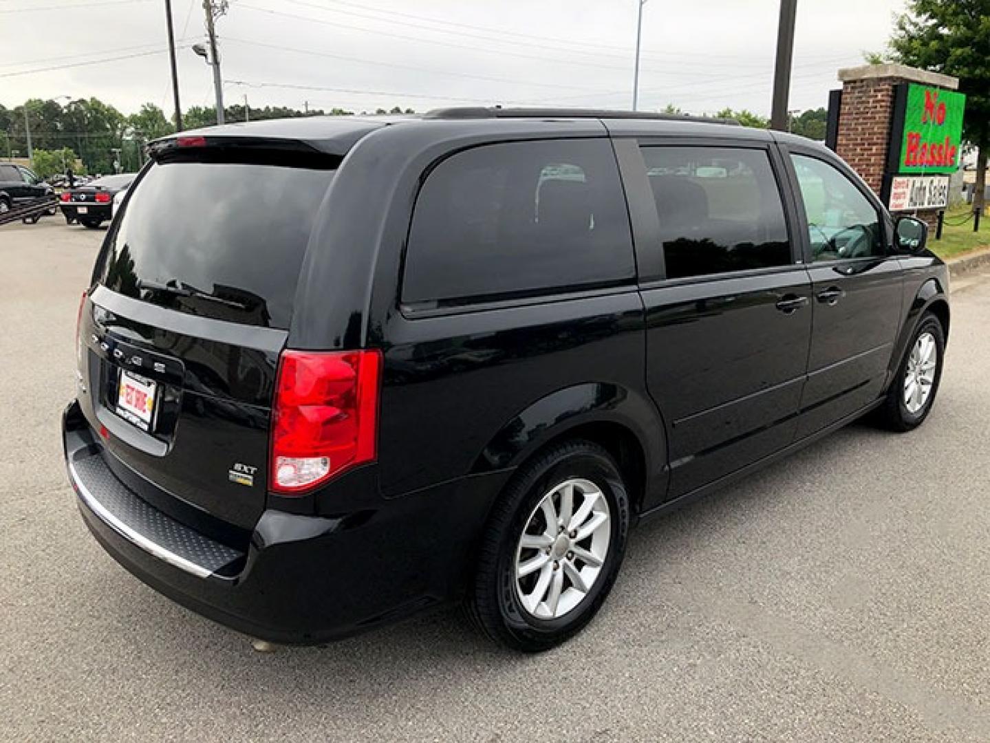 2014 Dodge Grand Caravan SXT (2C4RDGCG9ER) with an 3.6L V6 DOHC 24V engine, 6-Speed Automatic transmission, located at 7710 Tara Blvd, Jonesboro, GA, 30236, (678) 450-1000, 33.544365, -84.367821 - Photo#8