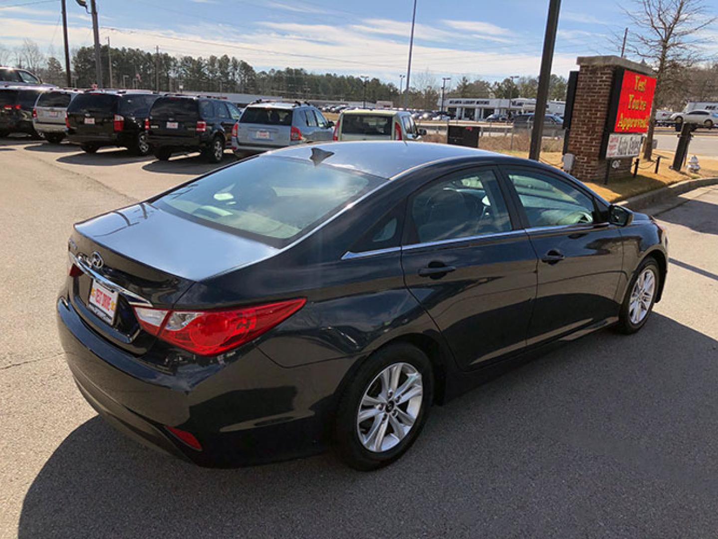 2014 Hyundai Sonata GLS (5NPEB4AC7EH) with an 2.4L L4 DOHC 16V engine, 6-Speed Automatic transmission, located at 7710 Tara Blvd, Jonesboro, GA, 30236, (678) 450-1000, 33.544365, -84.367821 - Photo#5