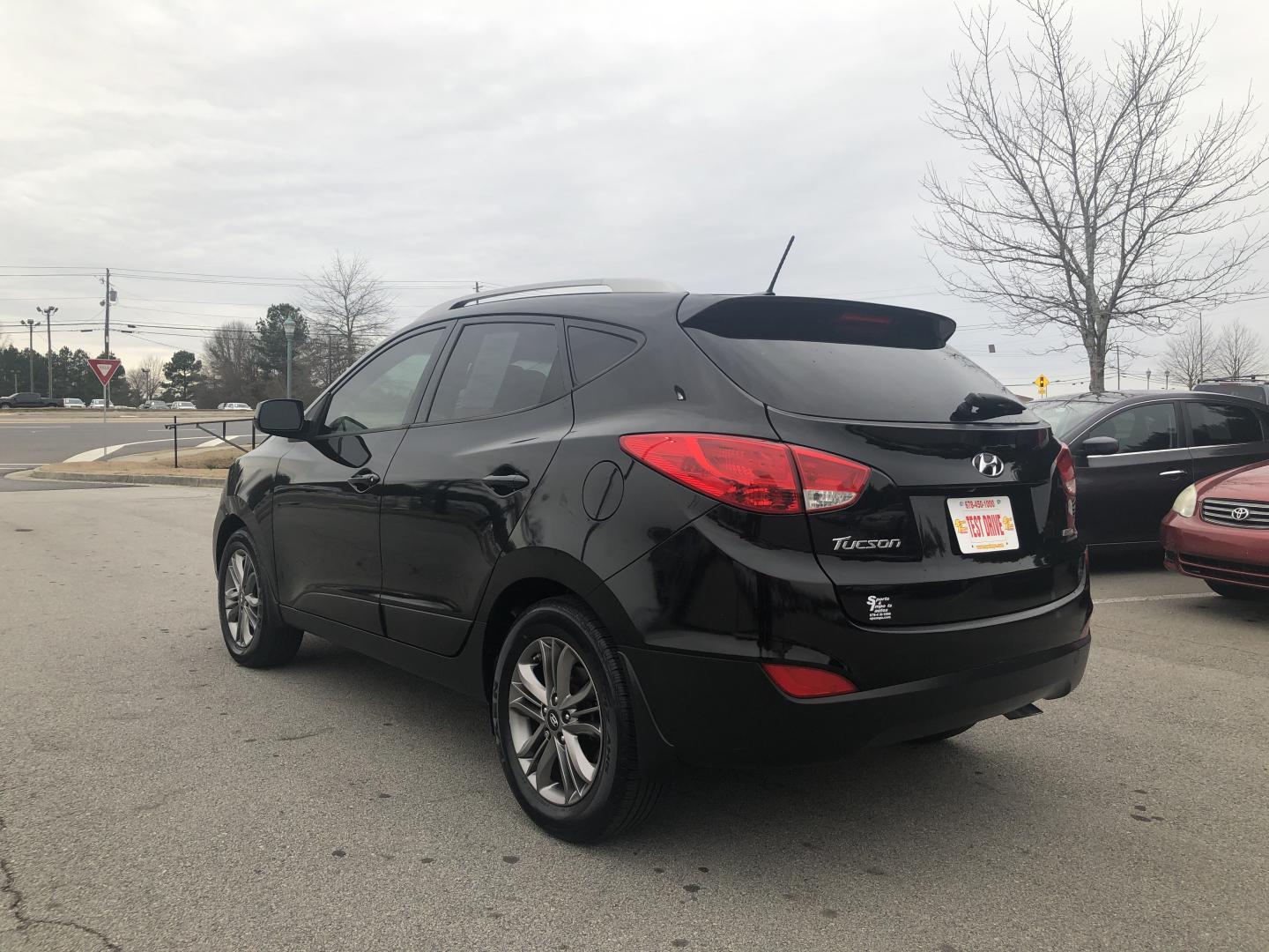 2014 Hyundai Tucson GLS AWD (KM8JUCAGXEU) with an 2.4L L4 DOHC 16V engine, 6-Speed Automatic transmission, located at 7710 Tara Blvd, Jonesboro, GA, 30236, (678) 450-1000, 33.544365, -84.367821 - At Sports and Imports we'll get you approved for an auto loan right here, whatever your credit! Our buy here, pay here financing means you only need a driver's license and proof of income. Call us at 678-450-1000 for more information and get you driving today! LOW DOWN PAYMENT ($799) We match yo - Photo#4