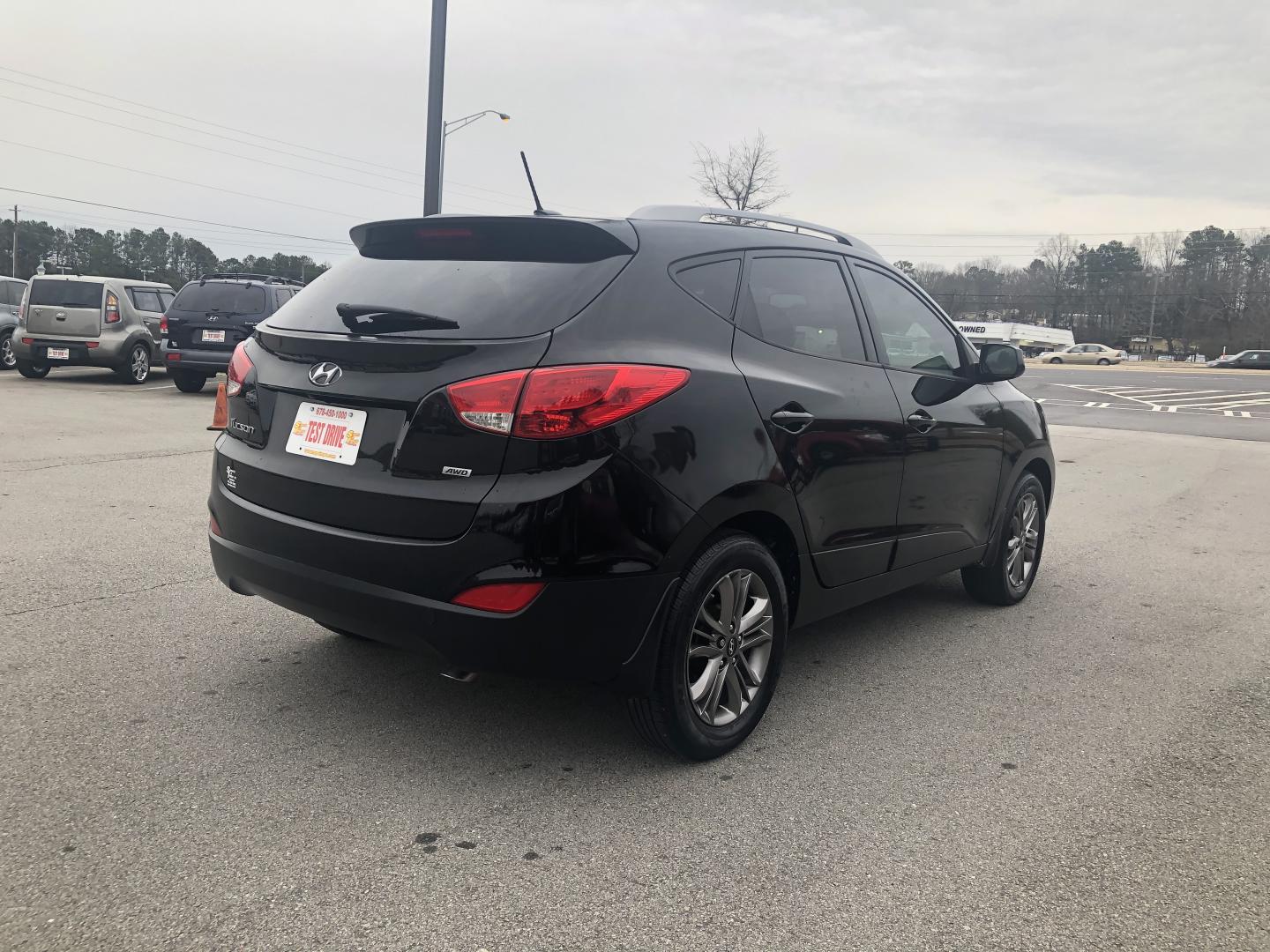 2014 Hyundai Tucson GLS AWD (KM8JUCAGXEU) with an 2.4L L4 DOHC 16V engine, 6-Speed Automatic transmission, located at 7710 Tara Blvd, Jonesboro, GA, 30236, (678) 450-1000, 33.544365, -84.367821 - At Sports and Imports we'll get you approved for an auto loan right here, whatever your credit! Our buy here, pay here financing means you only need a driver's license and proof of income. Call us at 678-450-1000 for more information and get you driving today! LOW DOWN PAYMENT ($799) We match yo - Photo#6