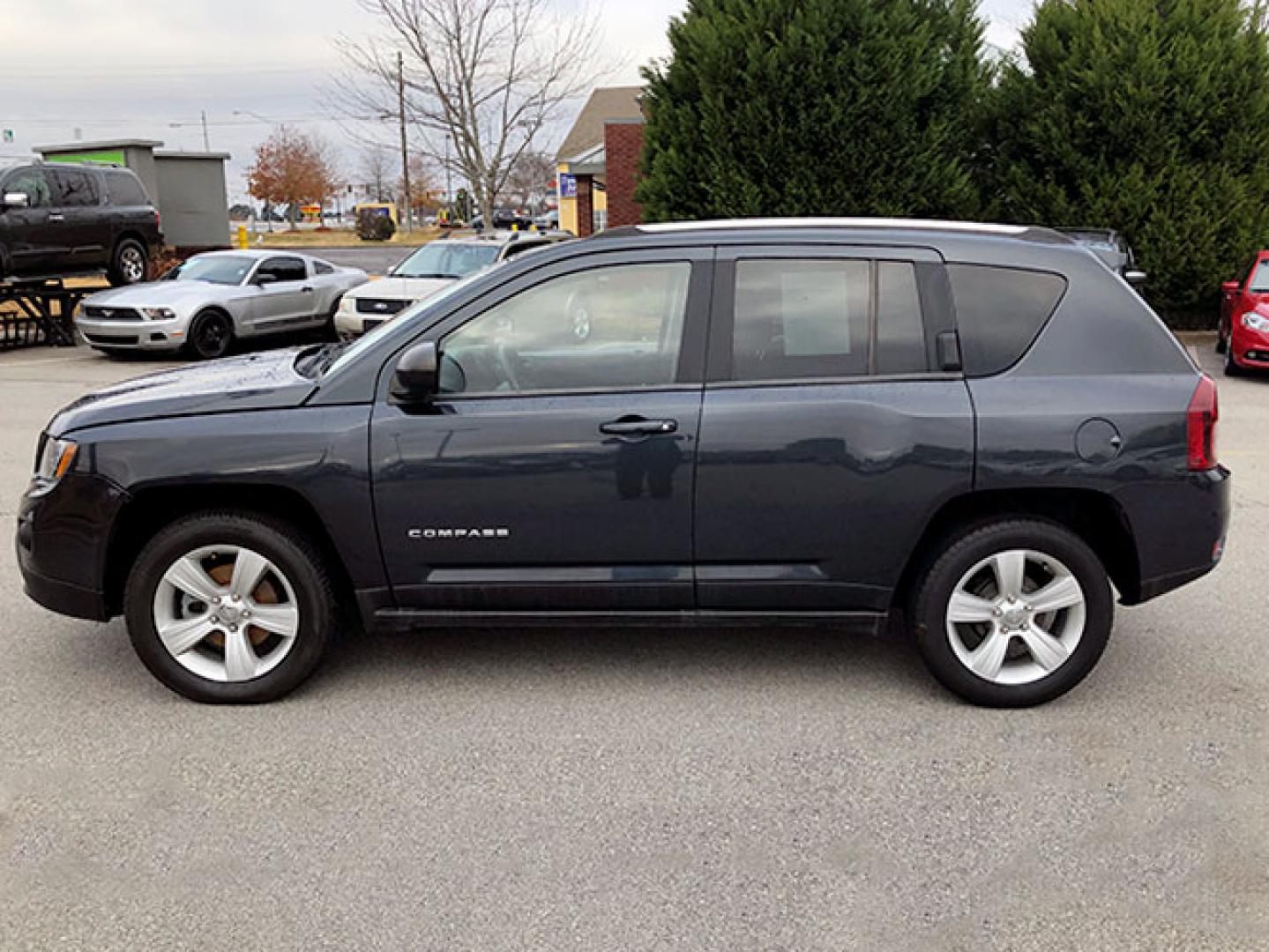 2014 Jeep Compass Sport FWD (1C4NJCBA4ED) with an 2.0L L4 DOHC 16V engine, located at 7710 Tara Blvd, Jonesboro, GA, 30236, (678) 450-1000, 33.544365, -84.367821 - Photo#3