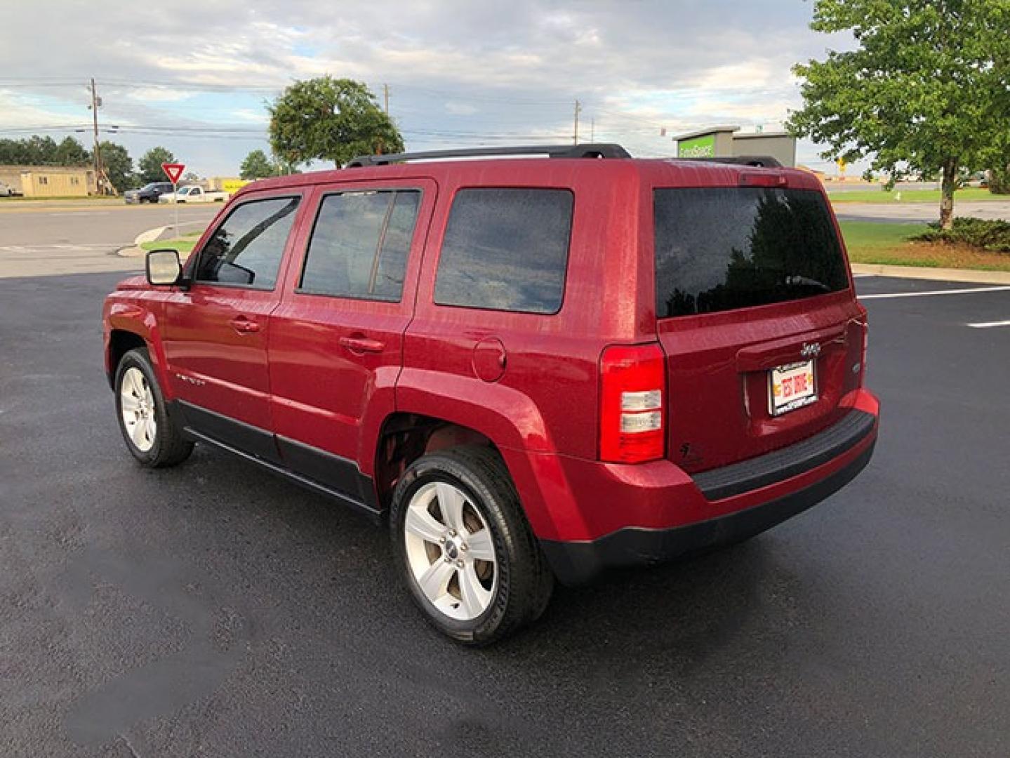 2014 Jeep Patriot Latitude 2WD (1C4NJPFB7ED) with an 2.4L L4 DOHC 16V engine, located at 7710 Tara Blvd, Jonesboro, GA, 30236, (678) 450-1000, 33.544365, -84.367821 - Photo#2