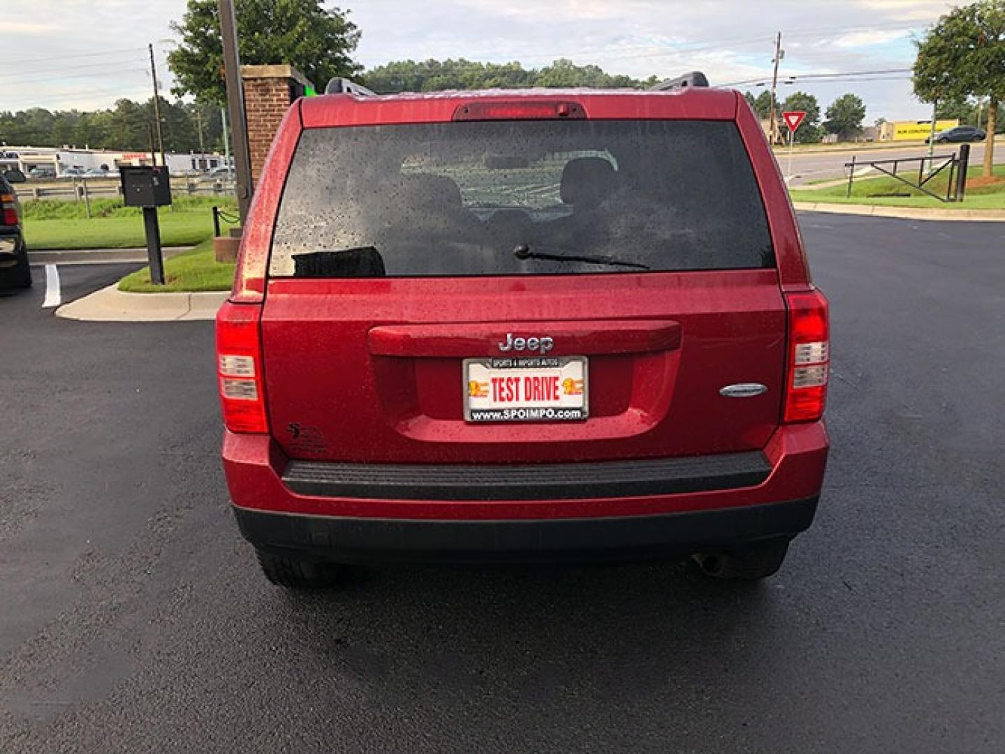 2014 Jeep Patriot Latitude 2WD (1C4NJPFB7ED) with an 2.4L L4 DOHC 16V engine, located at 7710 Tara Blvd, Jonesboro, GA, 30236, (678) 450-1000, 33.544365, -84.367821 - Photo#3