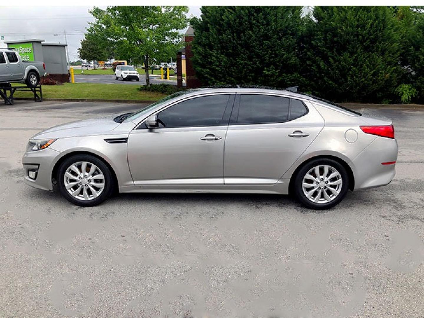 2014 Kia Optima EX (5XXGN4A75EG) with an 2.4L L4 DOHC 16V engine, 6-Speed Automatic transmission, located at 7710 Tara Blvd, Jonesboro, GA, 30236, (678) 450-1000, 33.544365, -84.367821 - Photo#4