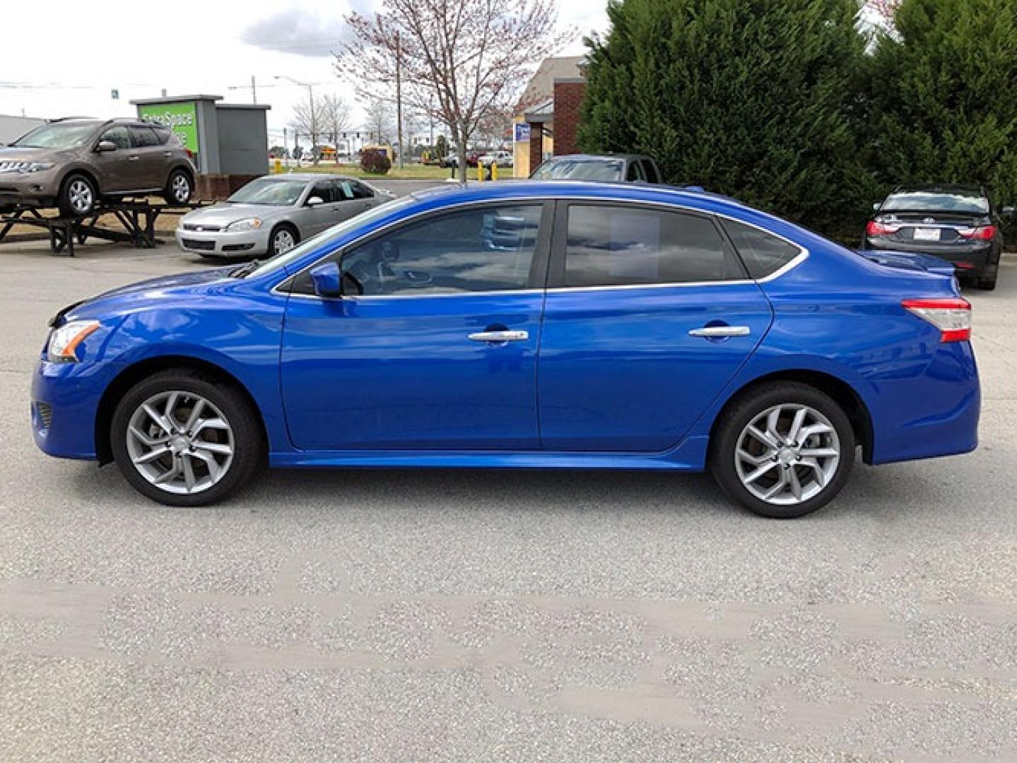 2014 Nissan Sentra S 6MT (3N1AB7AP7EY) with an 1.8L L4 SFI DOHC 16V engine, 6-Speed Manual transmission, located at 620 Jesse Jewell Pkwy, Gainesville, GA, 30501, (678) 450-1000, 34.305923, -83.809784 - Photo#3