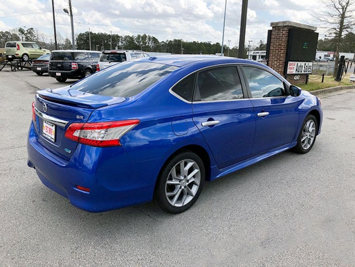 2014 Nissan Sentra S 6MT (3N1AB7AP7EY) with an 1.8L L4 SFI DOHC 16V engine, 6-Speed Manual transmission, located at 620 Jesse Jewell Pkwy, Gainesville, GA, 30501, (678) 450-1000, 34.305923, -83.809784 - Photo#6