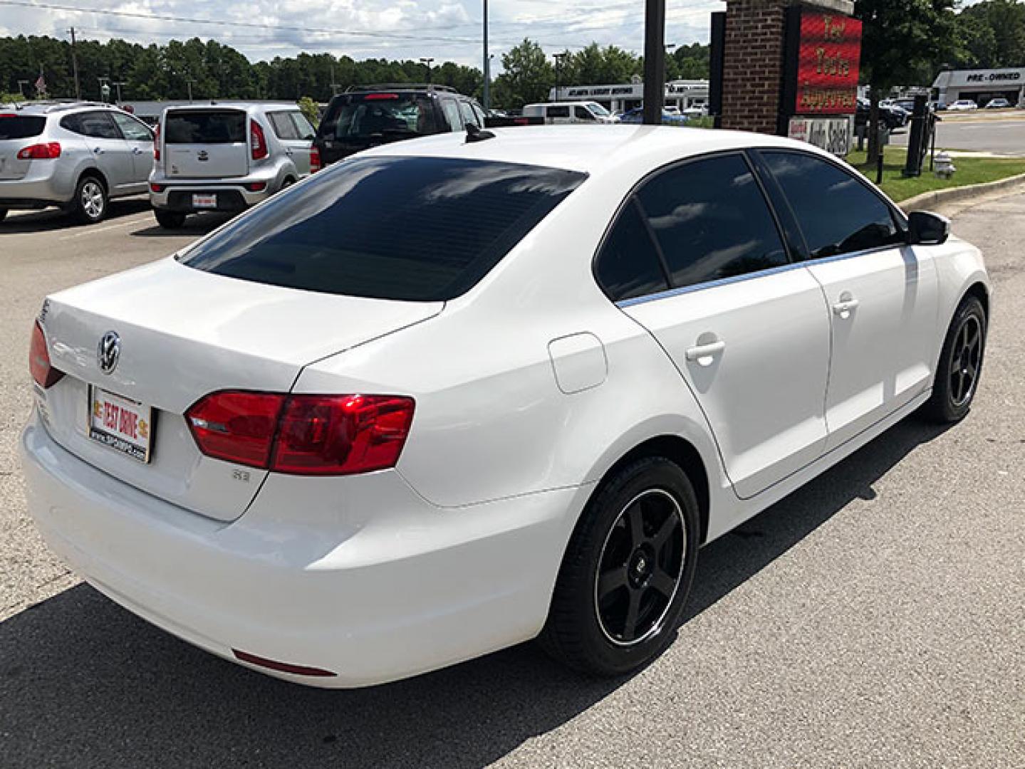 2014 Volkswagen Jetta SE (3VWD17AJXEM) with an 1.8L L4 DOHC 20V engine, located at 7710 Tara Blvd, Jonesboro, GA, 30236, (678) 450-1000, 33.544365, -84.367821 - Photo#6