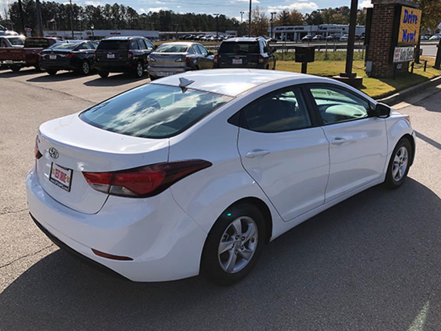 2015 Hyundai Elantra Limited (5NPDH4AE7FH) with an 1.8L L4 DOHC 16V engine, 6-Speed Automatic transmission, located at 620 Jesse Jewell Pkwy, Gainesville, GA, 30501, (678) 450-1000, 34.305923, -83.809784 - Photo#6