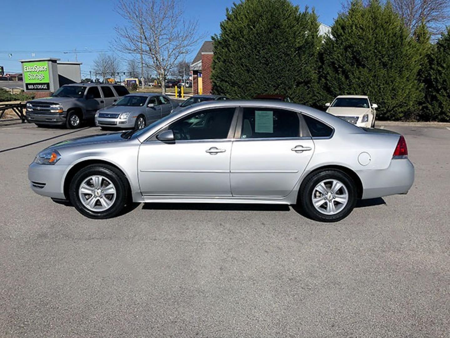 2016 Chevrolet Impala Limited LS (2G1WA5E31G1) with an 3.6L V6 DOHC 16V FFV engine, 6-Speed Automatic transmission, located at 620 Jesse Jewell Pkwy, Gainesville, GA, 30501, (678) 450-1000, 34.305923, -83.809784 - Photo#3