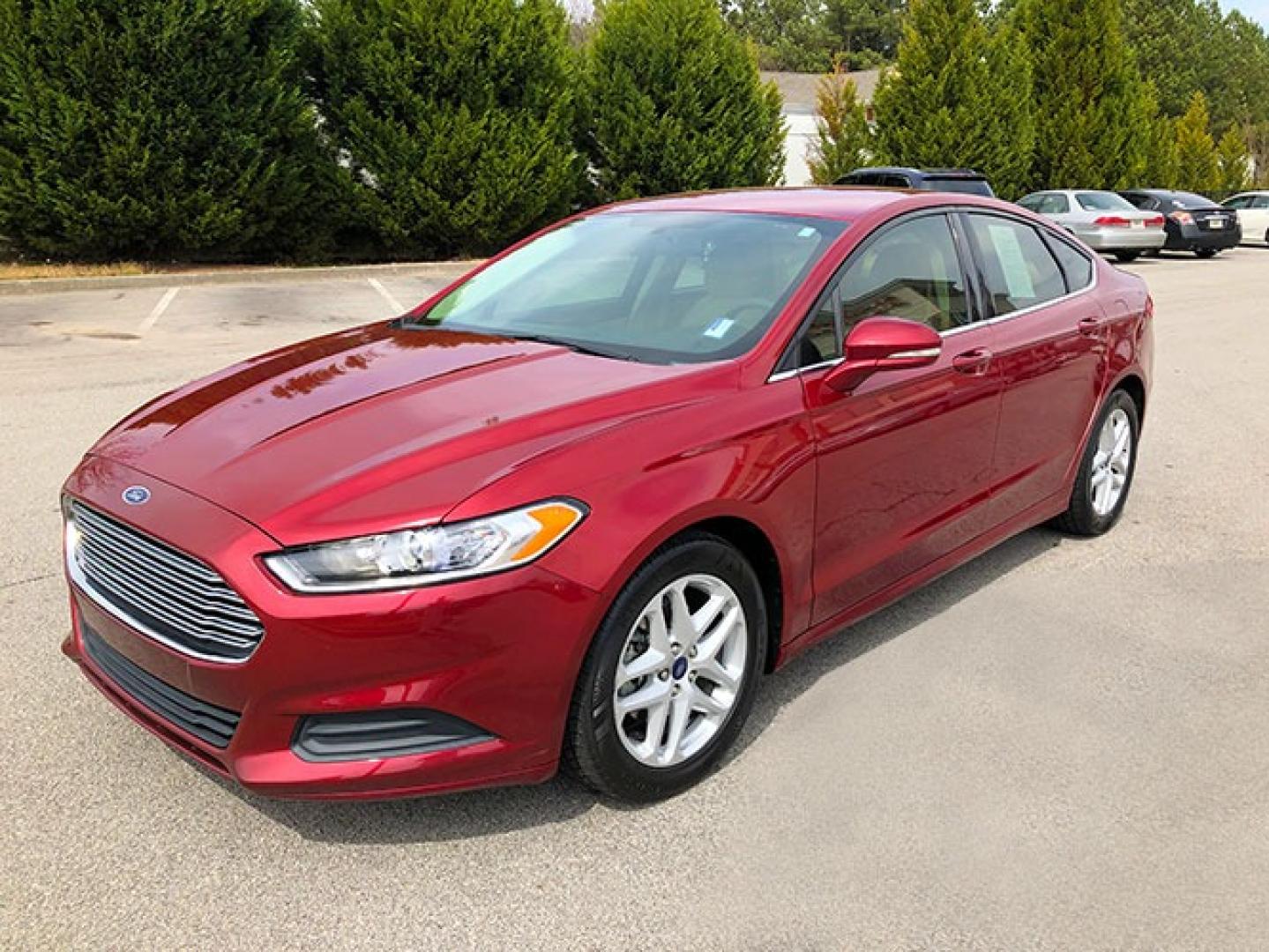 2016 Ford Fusion SE (1FA6P0H78G5) with an 2.5L L4 DOHC 16V engine, 6-Speed Automatic transmission, located at 620 Jesse Jewell Pkwy, Gainesville, GA, 30501, (678) 450-1000, 34.305923, -83.809784 - Photo#2