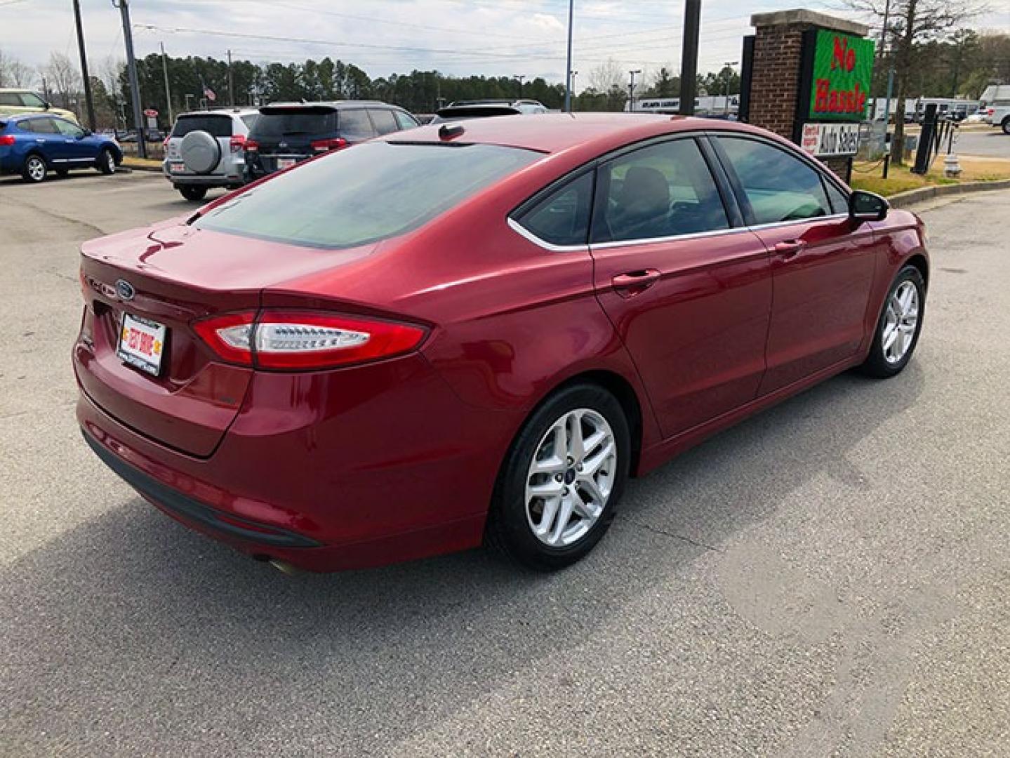 2016 Ford Fusion SE (1FA6P0H78G5) with an 2.5L L4 DOHC 16V engine, 6-Speed Automatic transmission, located at 620 Jesse Jewell Pkwy, Gainesville, GA, 30501, (678) 450-1000, 34.305923, -83.809784 - Photo#6