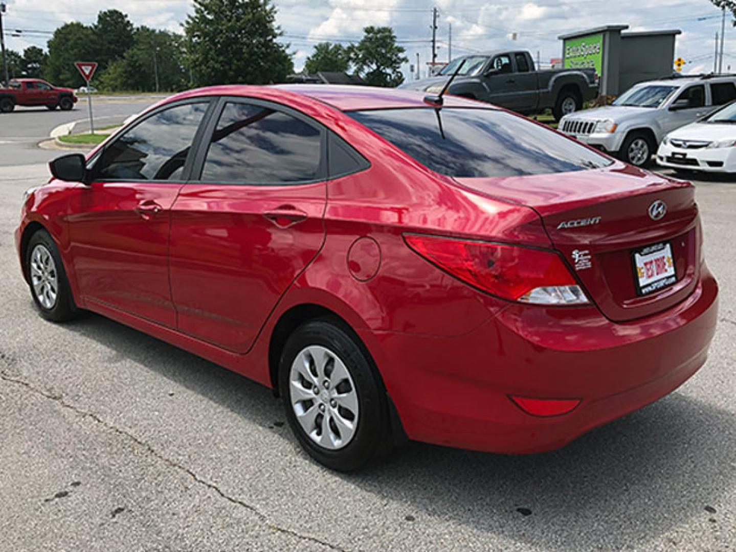 2016 Hyundai Accent SE 4-Door 6A (KMHCT4AE3GU) with an 1.6L L4 DOHC 16V engine, 6-Speed Automatic transmission, located at 7710 Tara Blvd, Jonesboro, GA, 30236, (678) 450-1000, 33.544365, -84.367821 - Photo#4