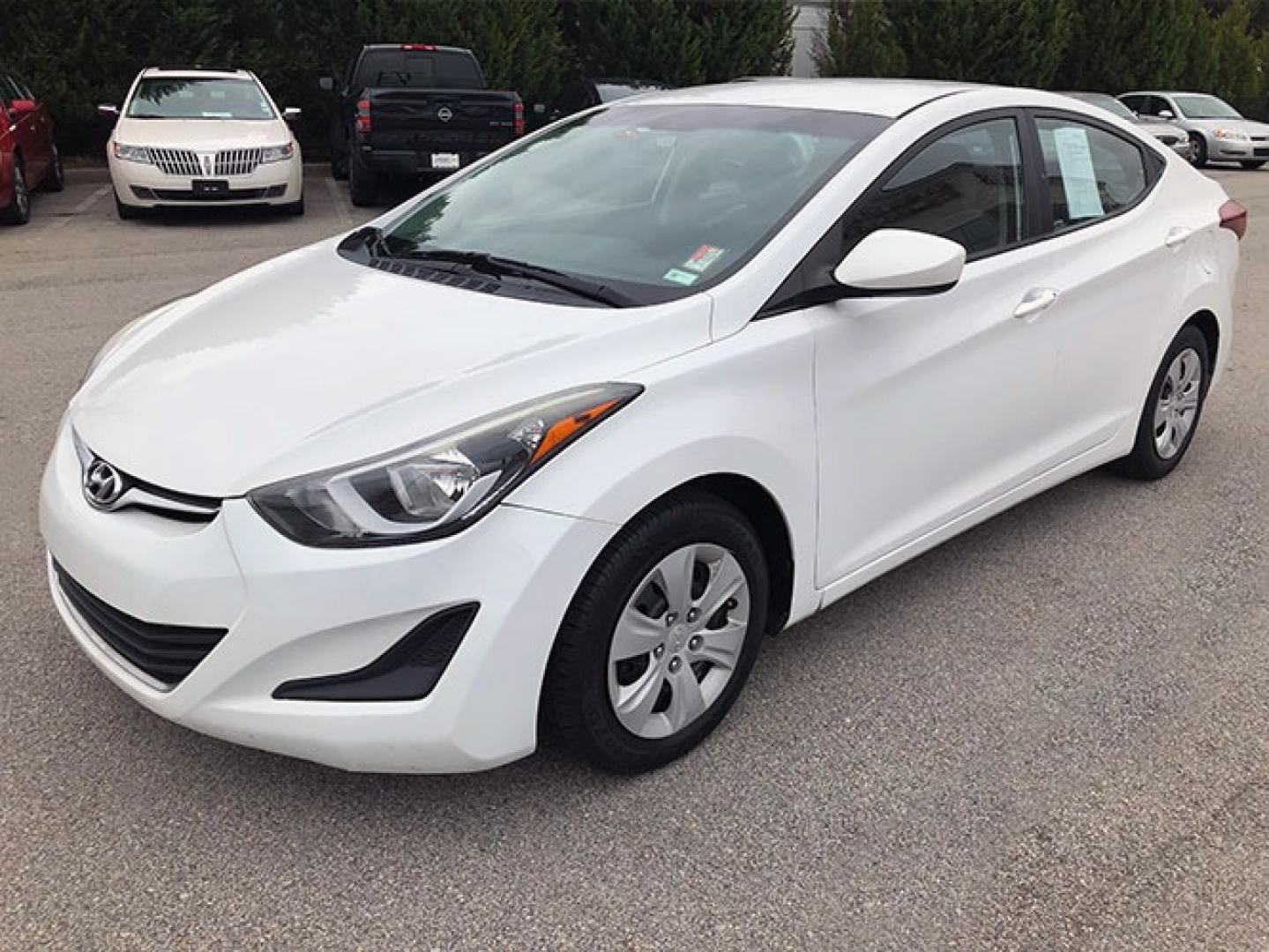 2016 Hyundai Elantra Limited (5NPDH4AE5GH) with an 1.8L L4 DOHC 16V engine, 6-Speed Automatic transmission, located at 7710 Tara Blvd, Jonesboro, GA, 30236, (678) 450-1000, 33.544365, -84.367821 - Photo#2